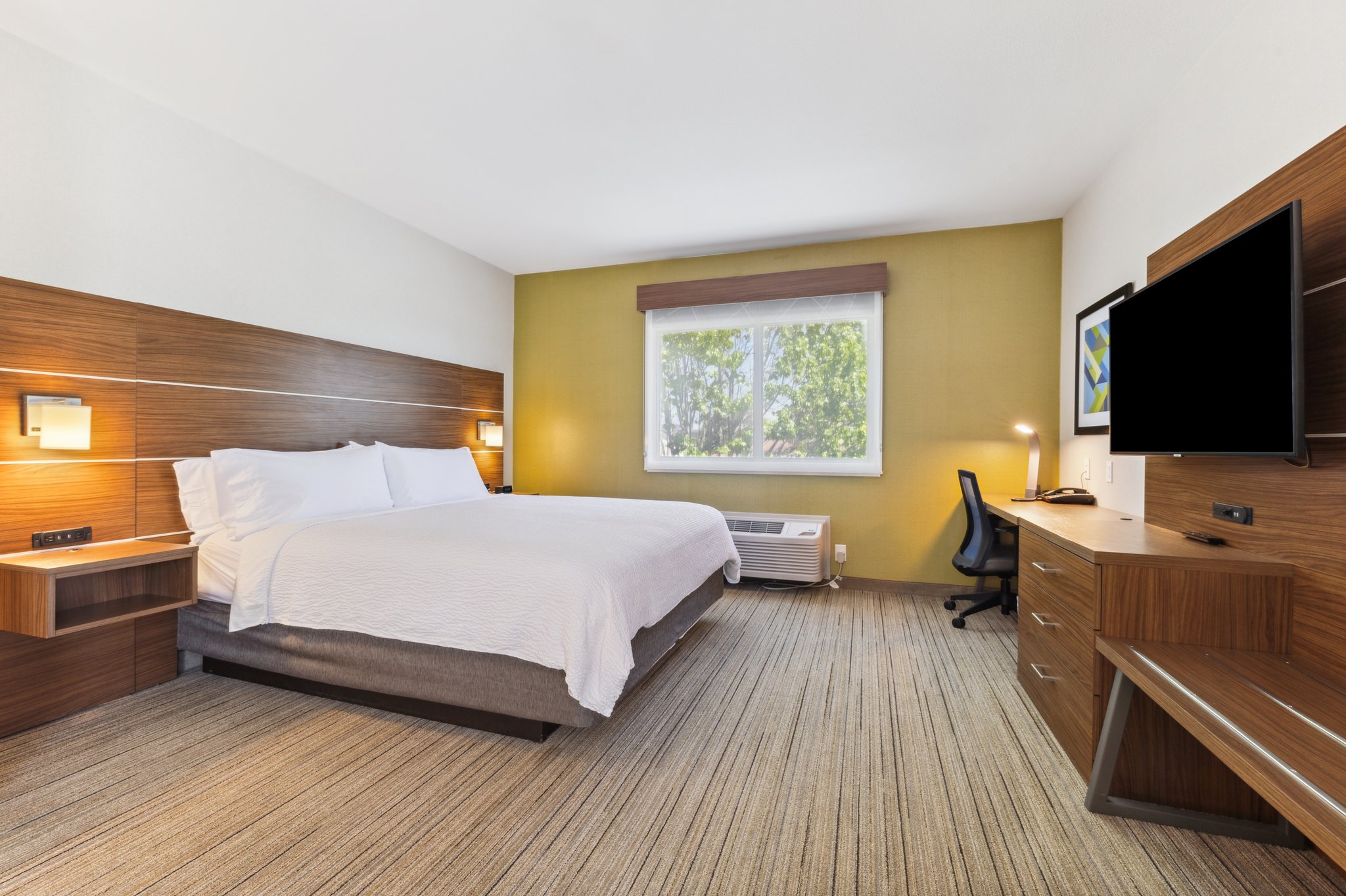 Holiday Inn Express & Suites Mountain View Silicon Valley by IHG Image
