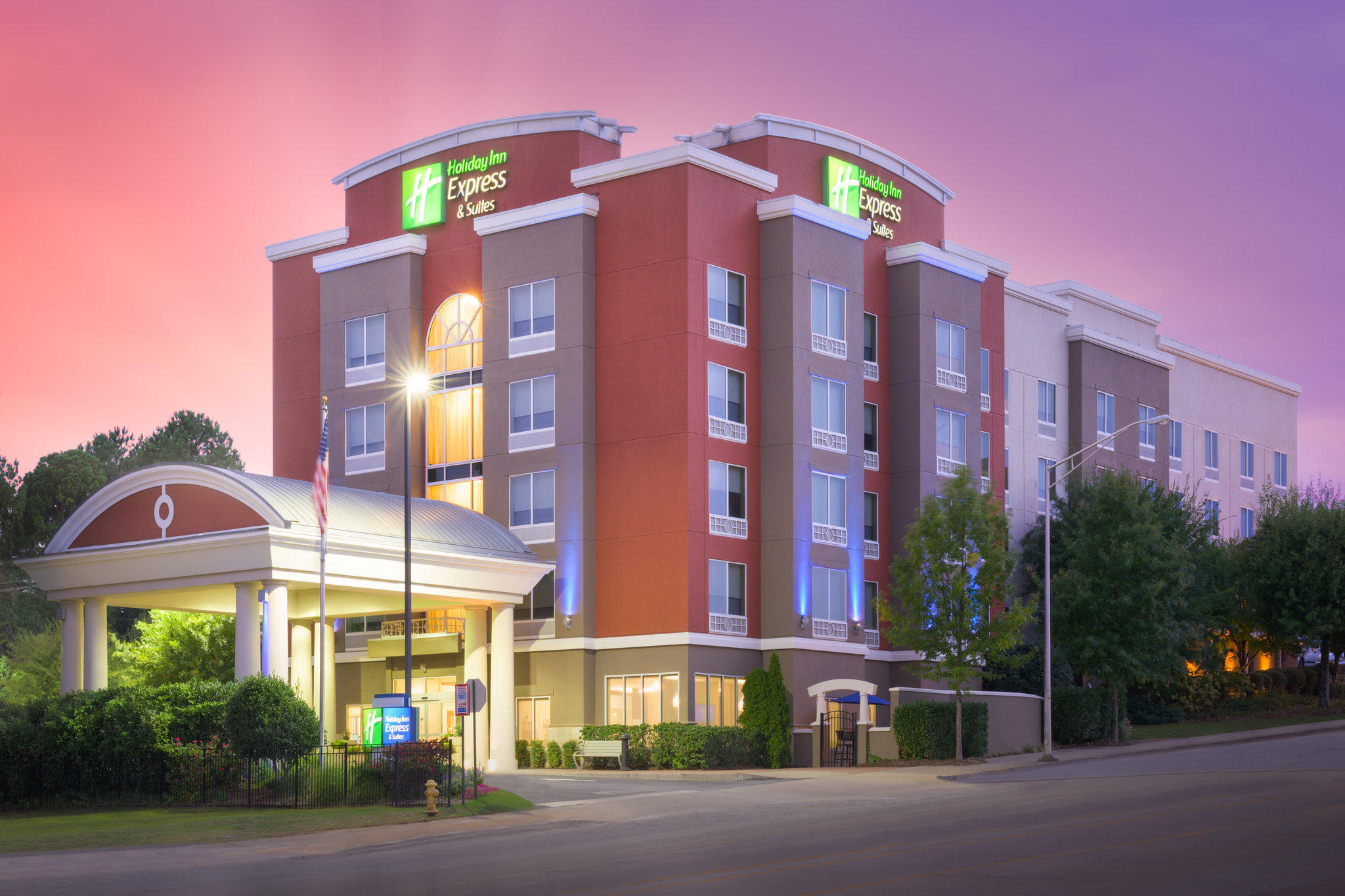 Holiday Inn Express & Suites Chattanooga Downtown Photo