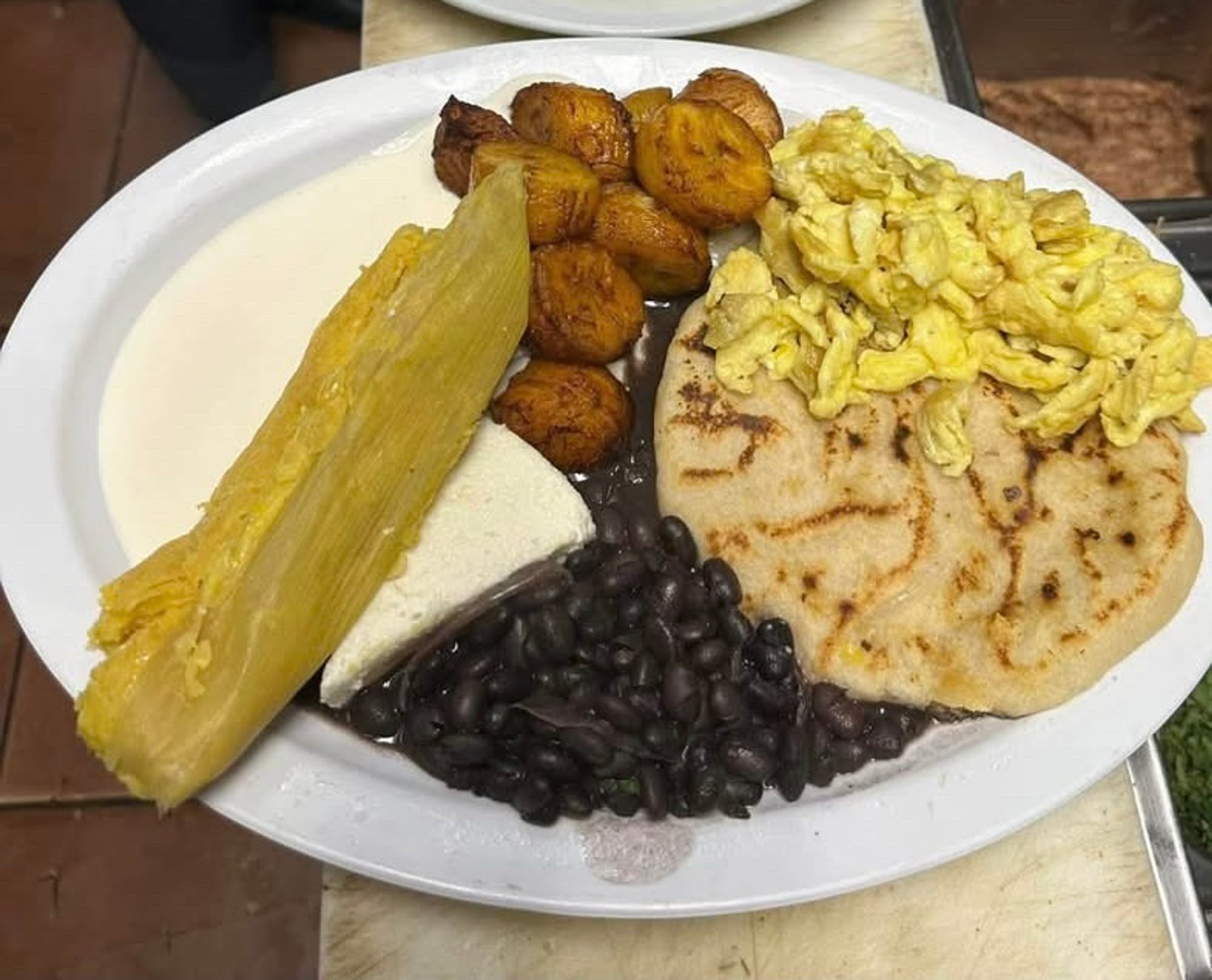 Típico Salvadoreño (Typical Salvadoran Platter)