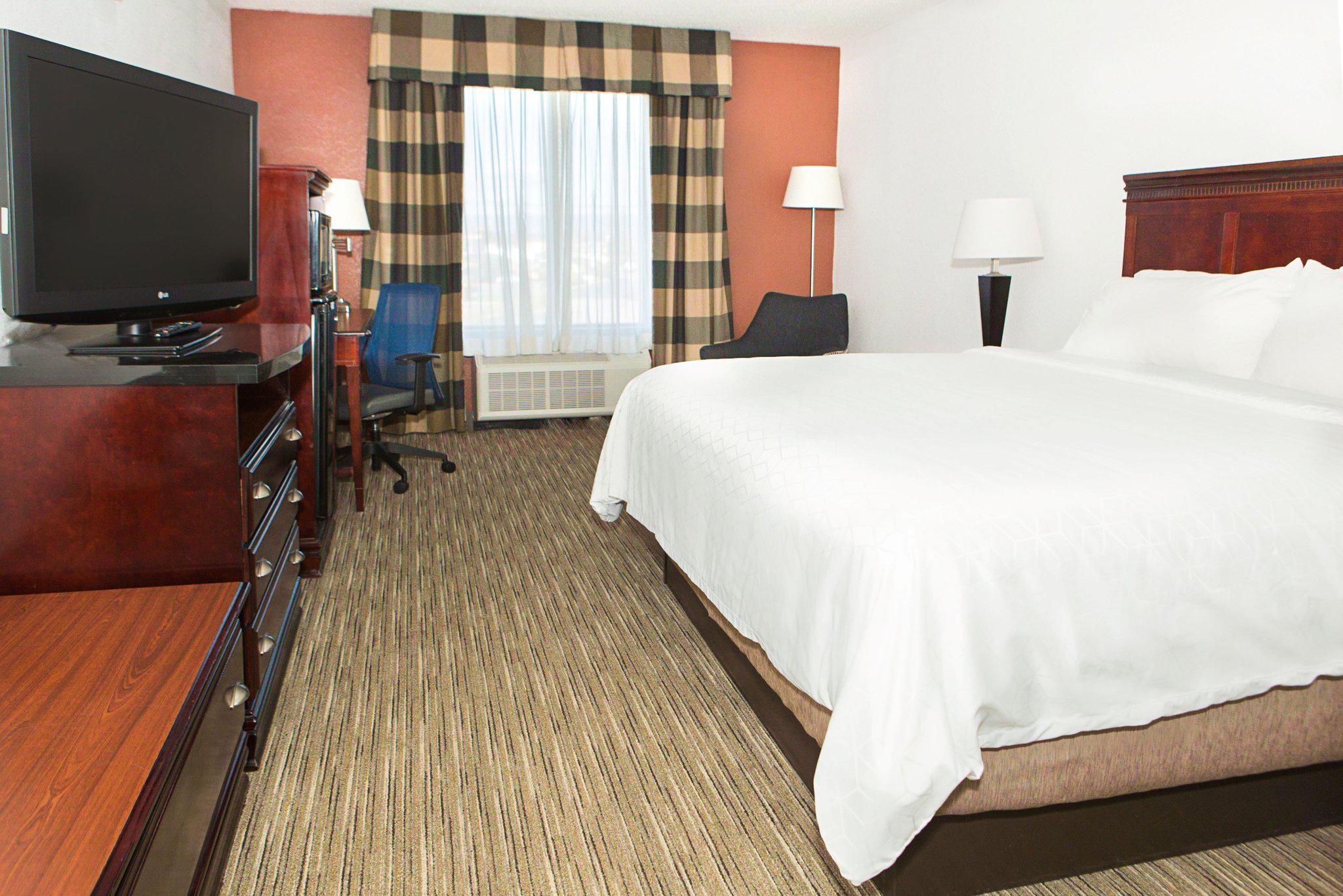 Holiday Inn Express & Suites Chambersburg Photo