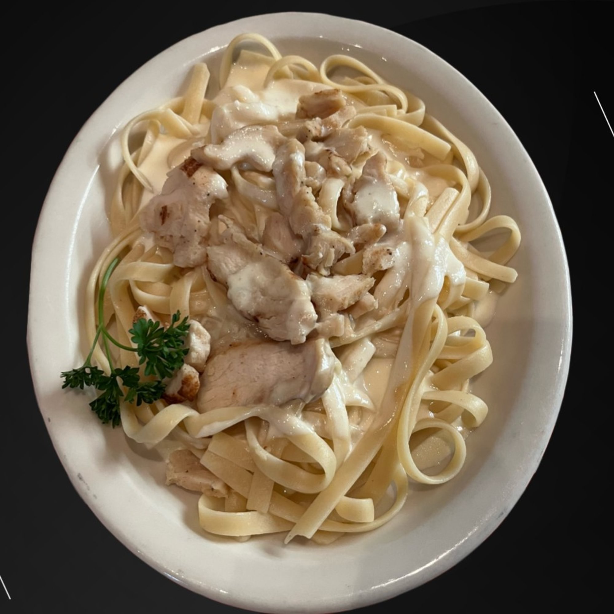 Fettuccine with Alfredo Sauce & Garlic Chicken