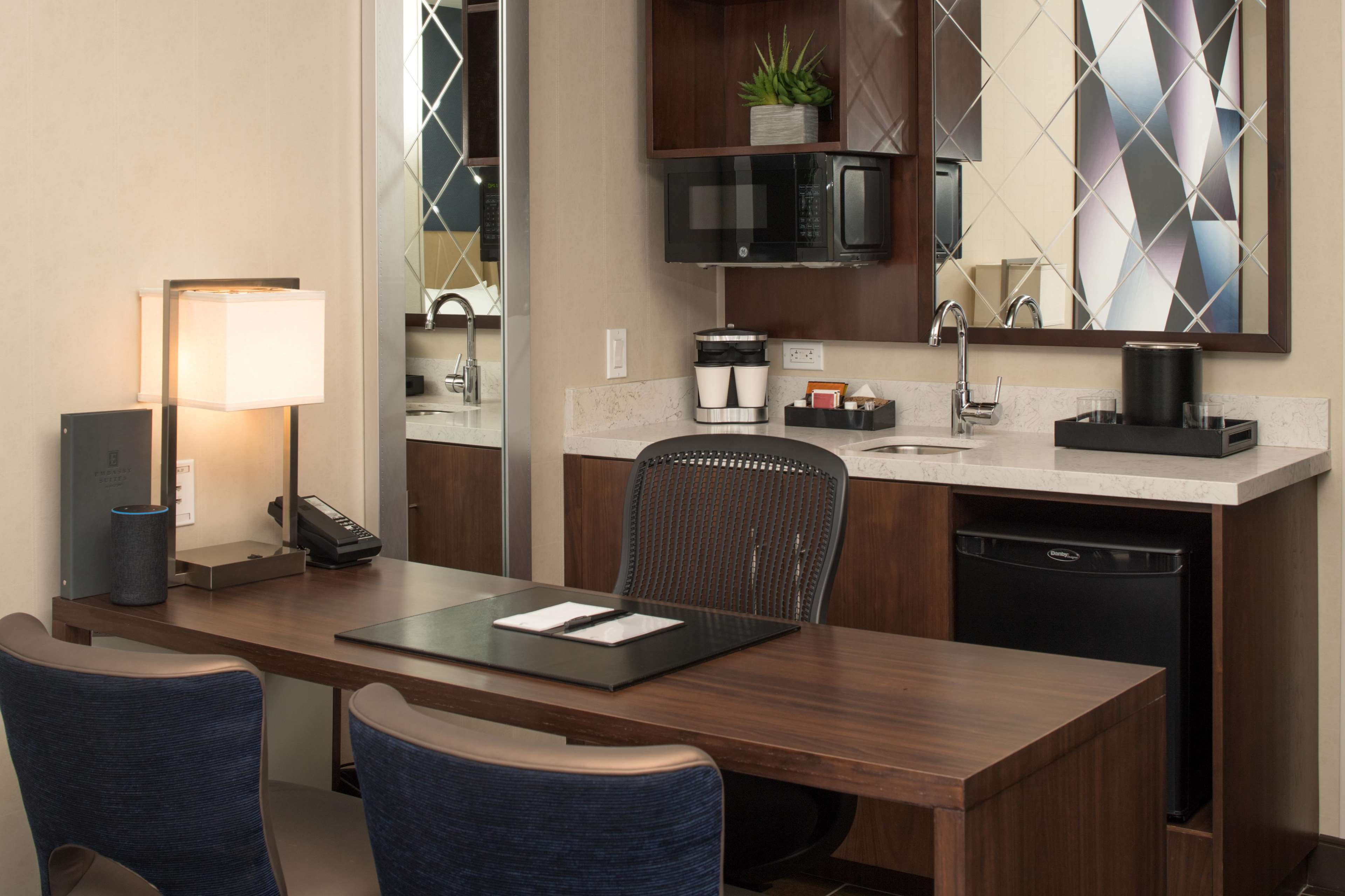 Embassy Suites by Hilton Seattle Downtown Pioneer Square Photo