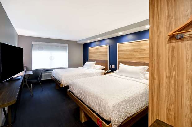 Images Tru by Hilton Sterling Heights Detroit