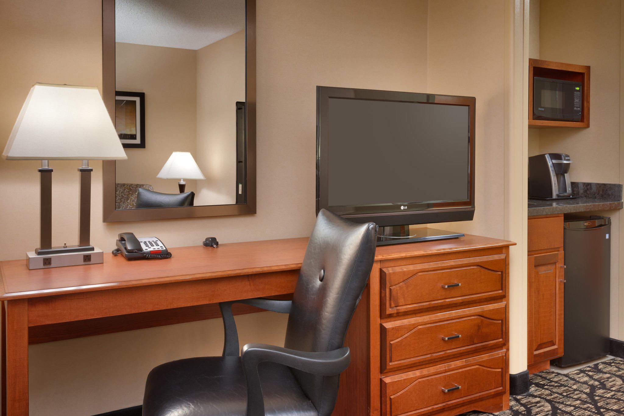 Holiday Inn Express & Suites Grand Junction Photo