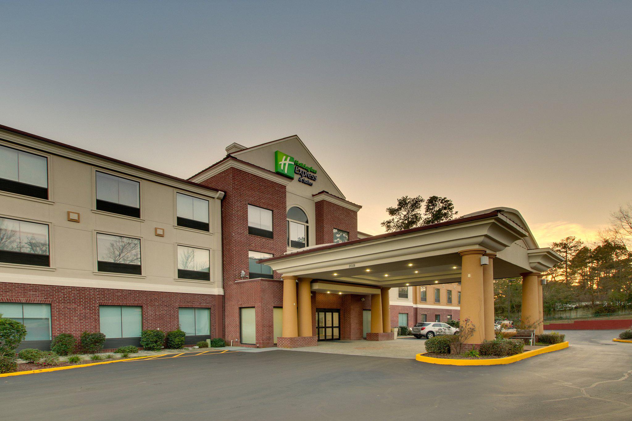 Holiday Inn Express & Suites Laurel Photo