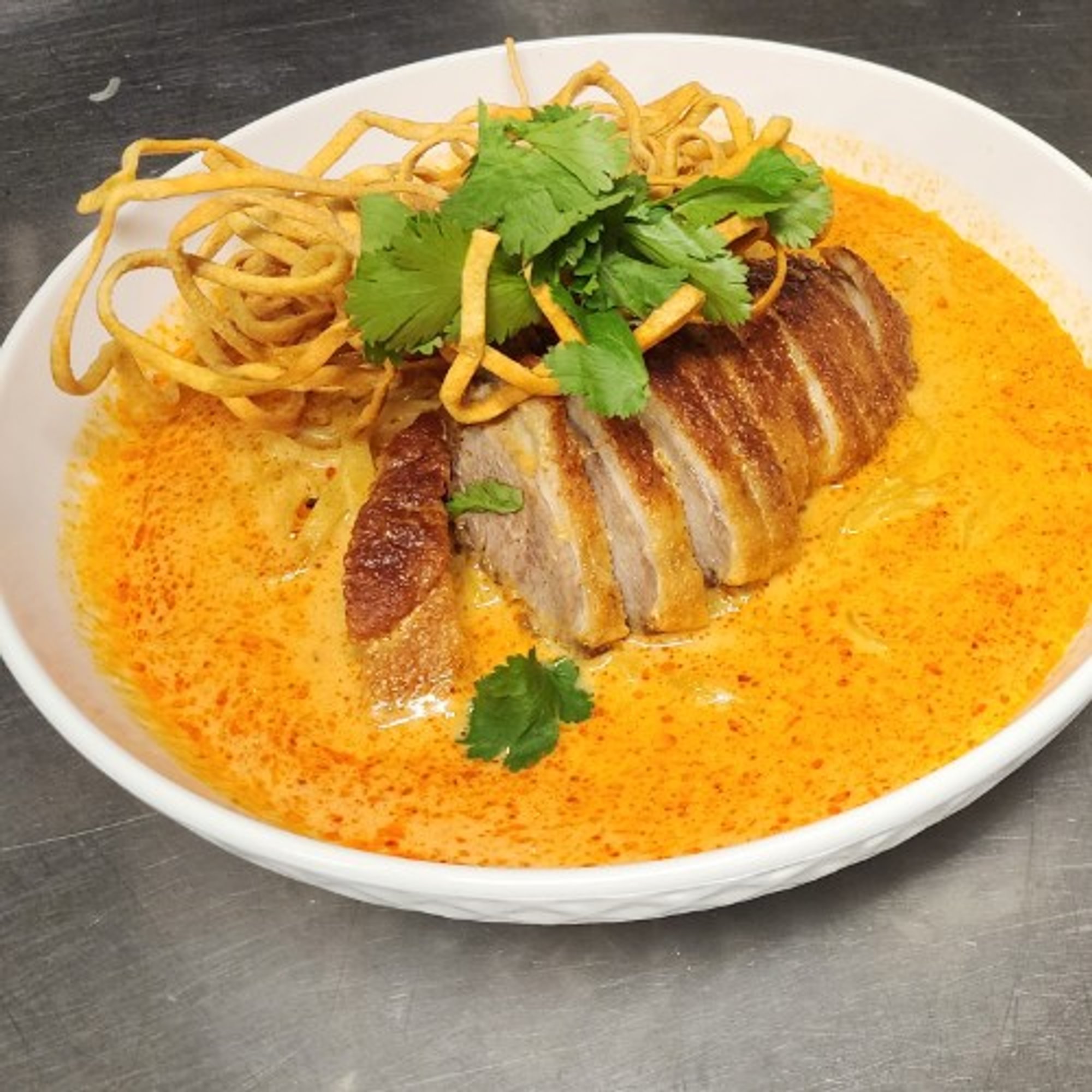 CRISPY DUCK KAO SOI