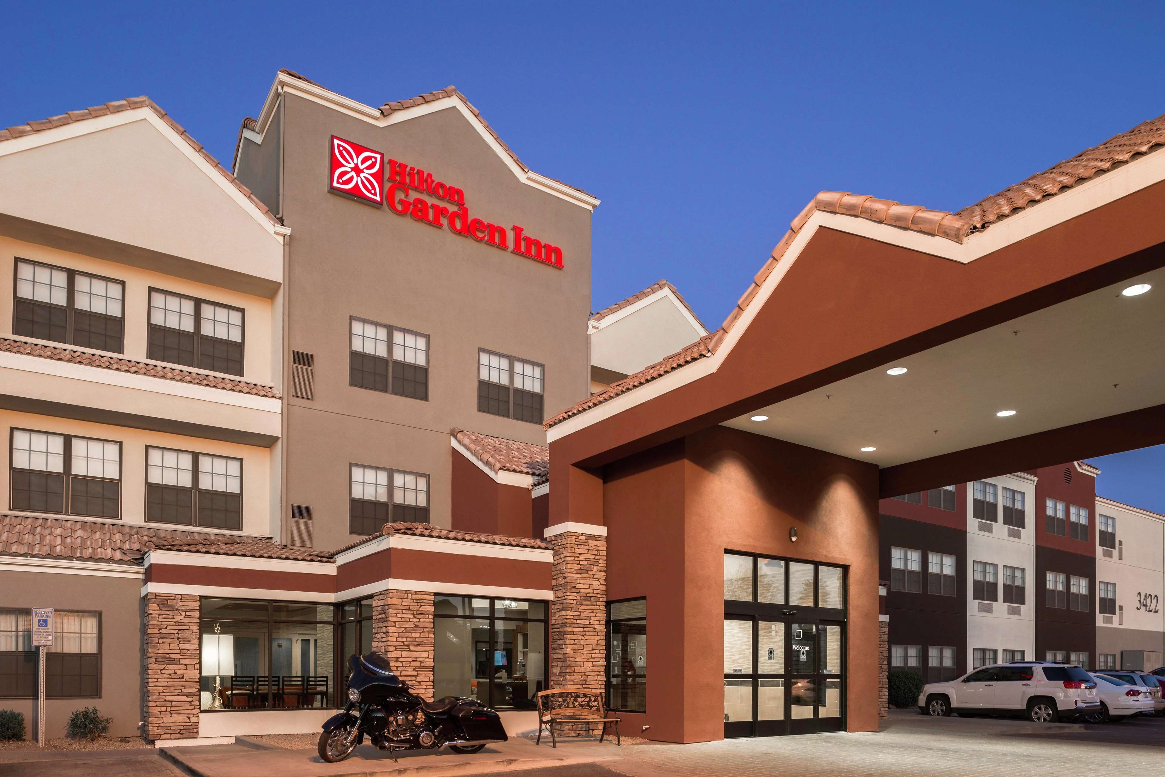 Hilton Garden Inn Phoenix Airport Photo