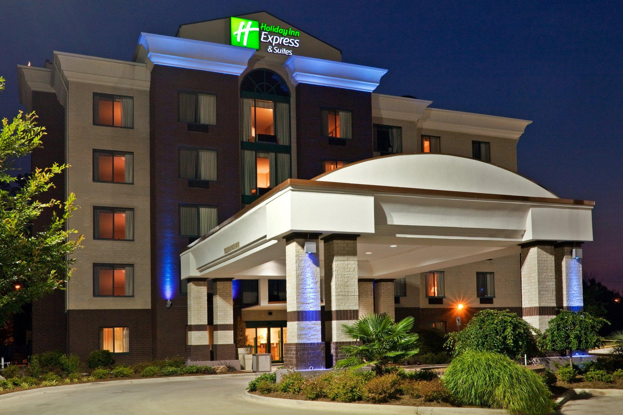 Holiday Inn Express & Suites Birmingham - Inverness 280 Photo