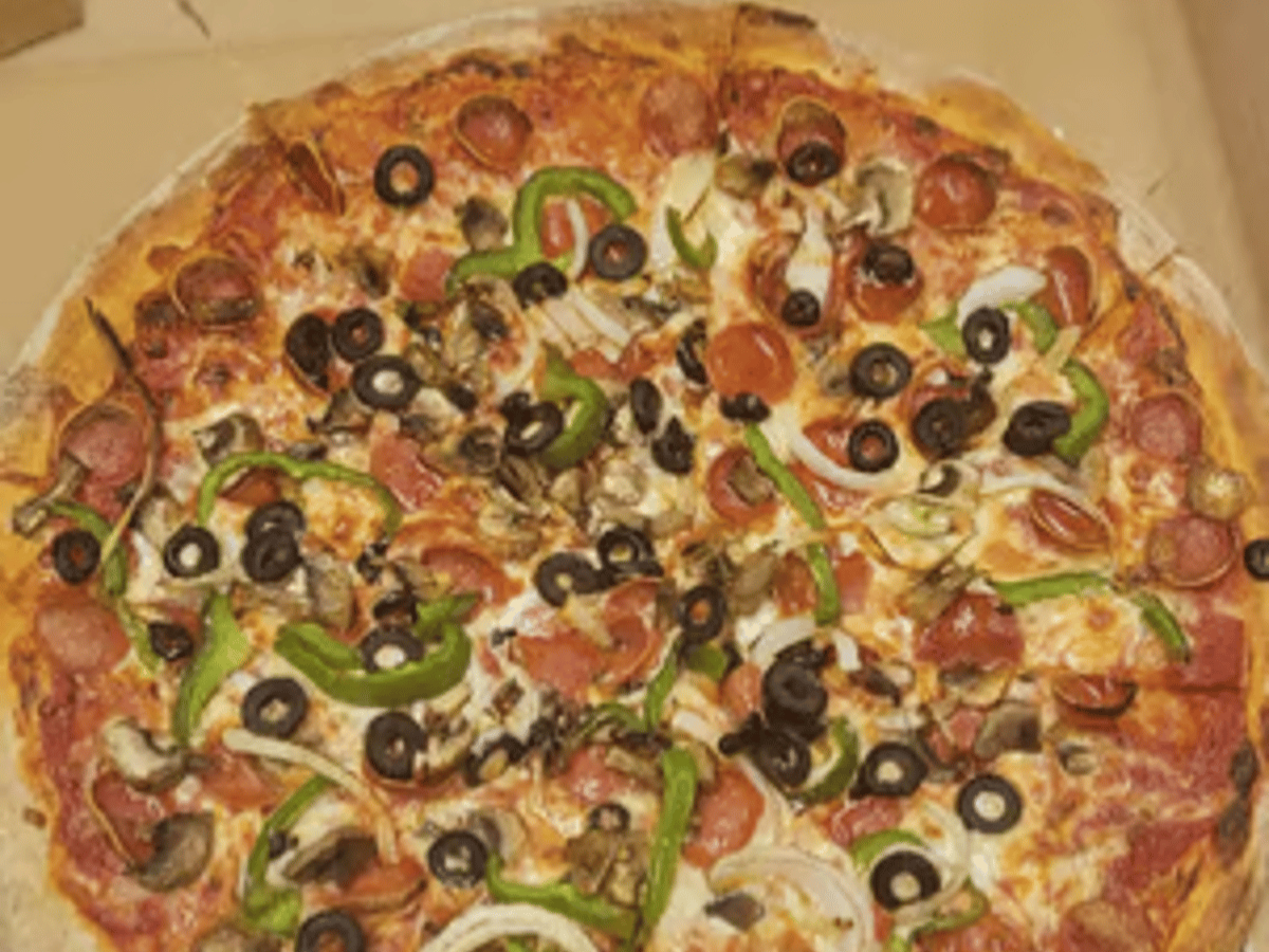 14" Deluxe Pizza