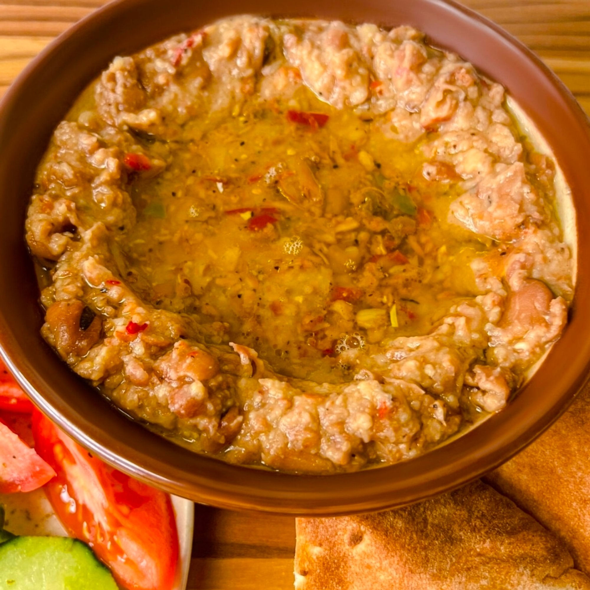 Foul Mudammas with Pita Bread