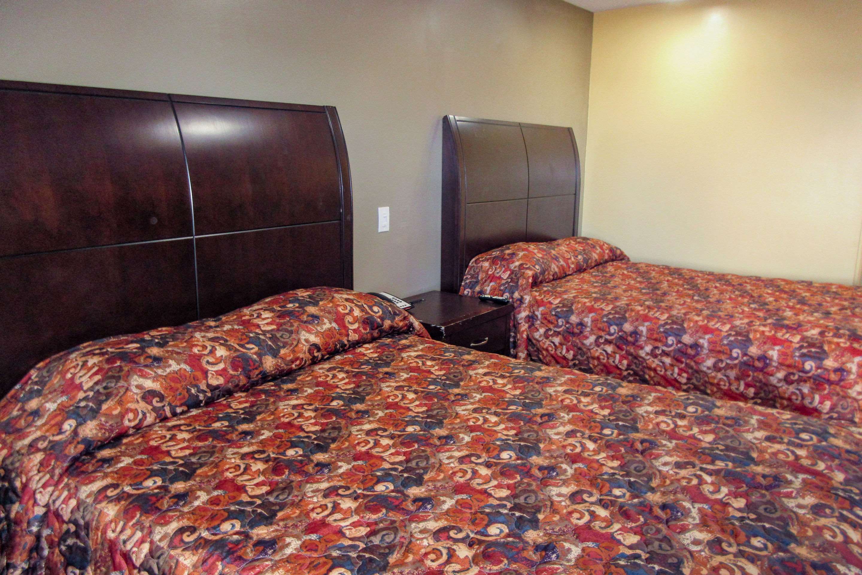 Econo Lodge Inn & Suites Photo