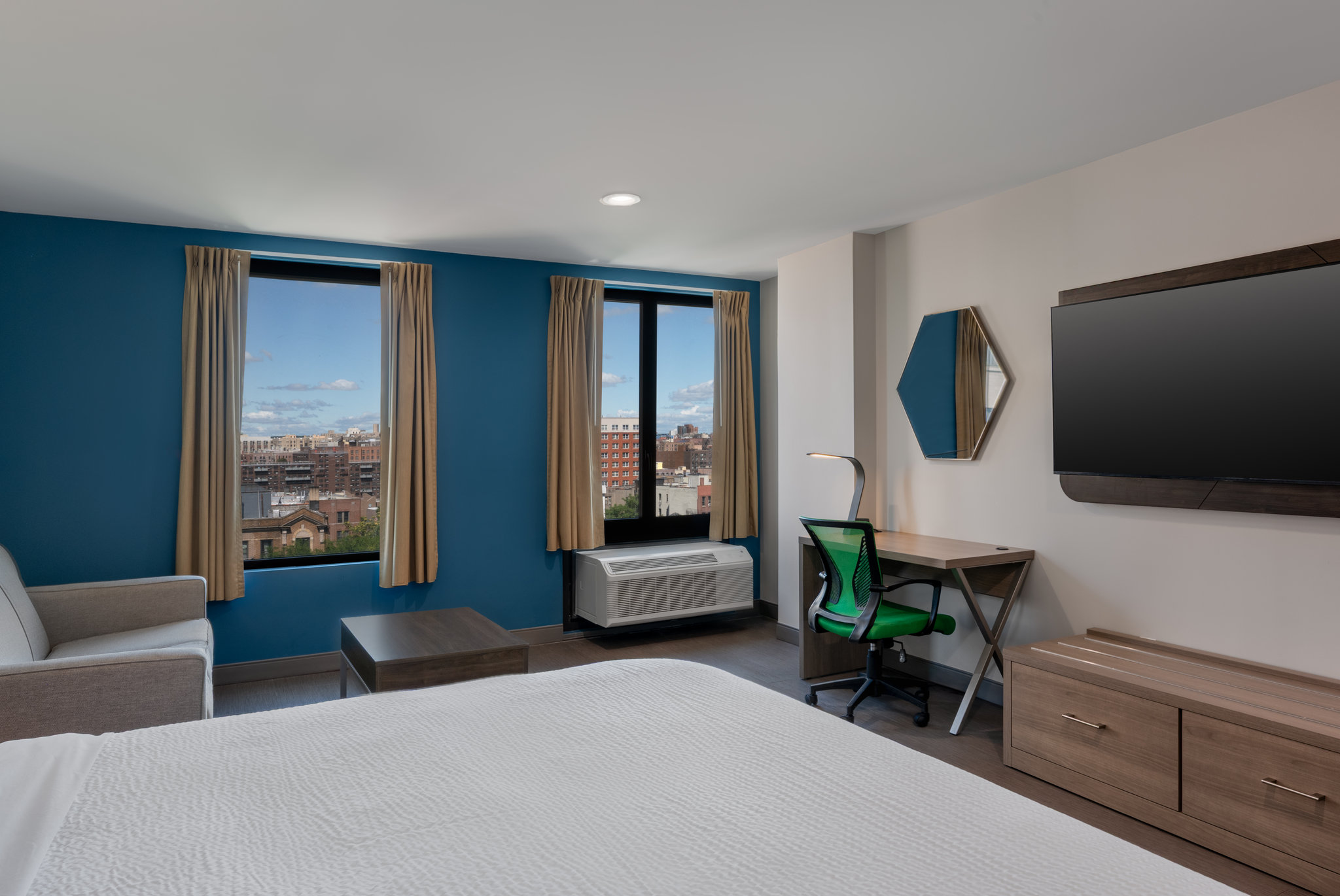 Holiday Inn Express & Suites Bronx - Zoo Area by IHG Image