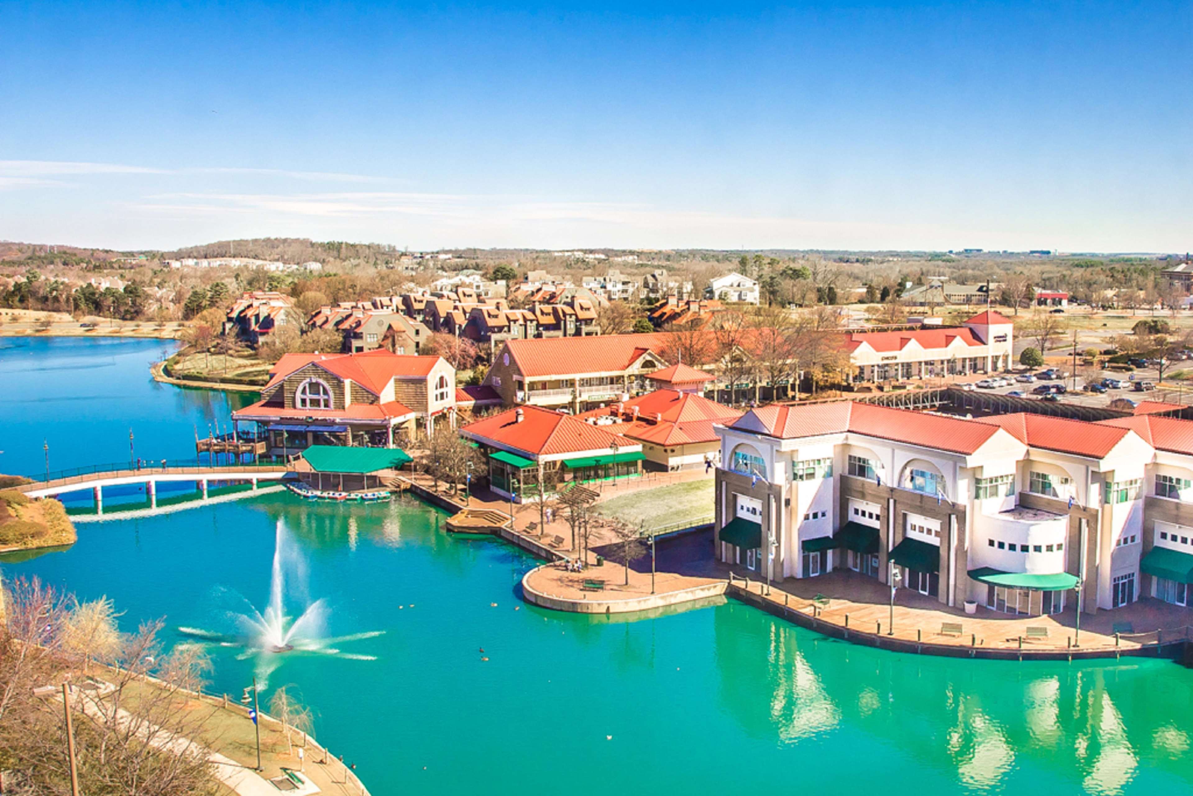 Hilton Charlotte University Place Photo