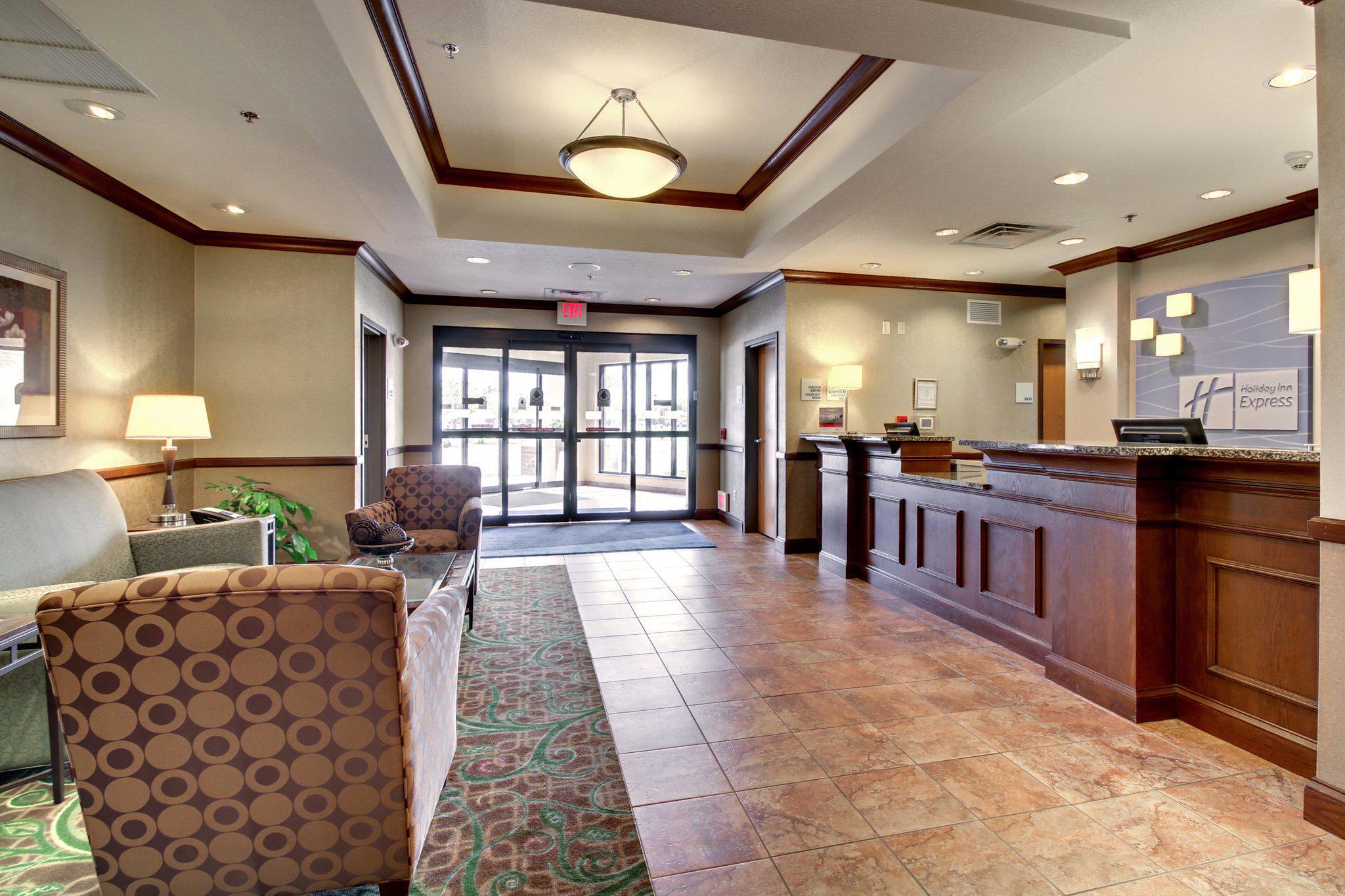 Holiday Inn Express & Suites Peru - Lasalle Area Photo