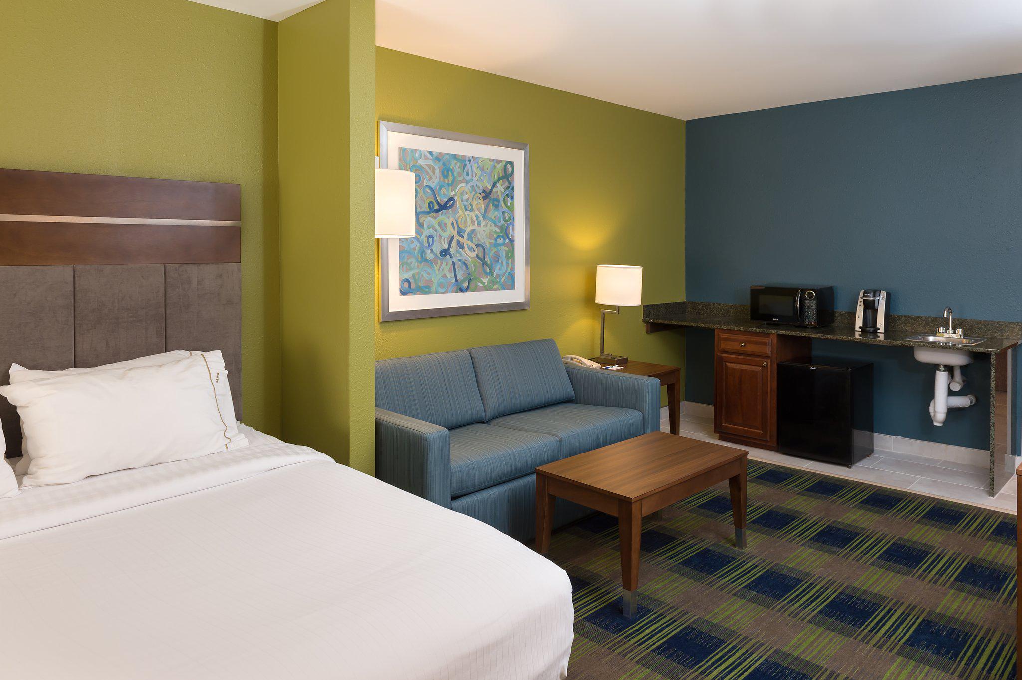 Holiday Inn Express & Suites Clifton Park Photo