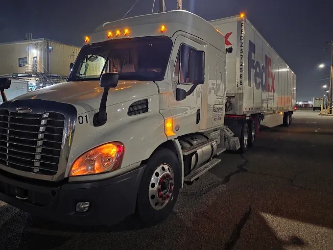 Phoenix Heavy Towing and Repair Image