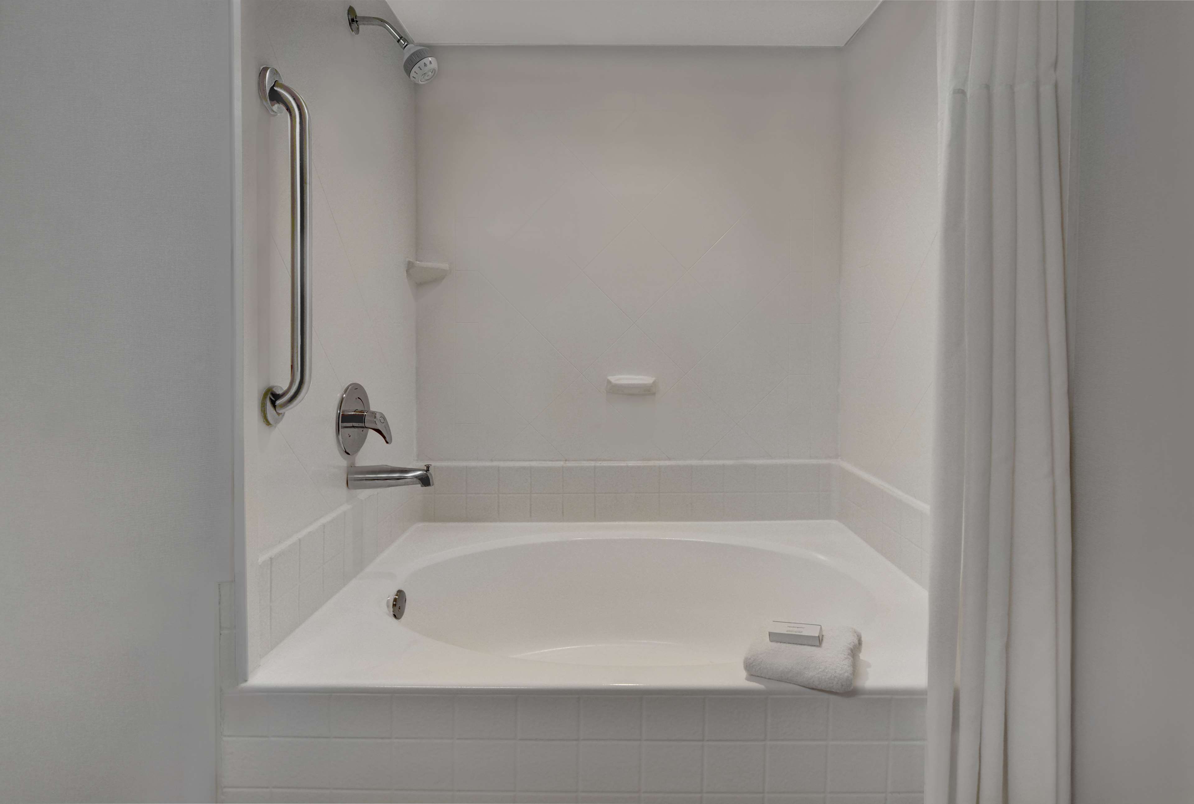 Guest room bath