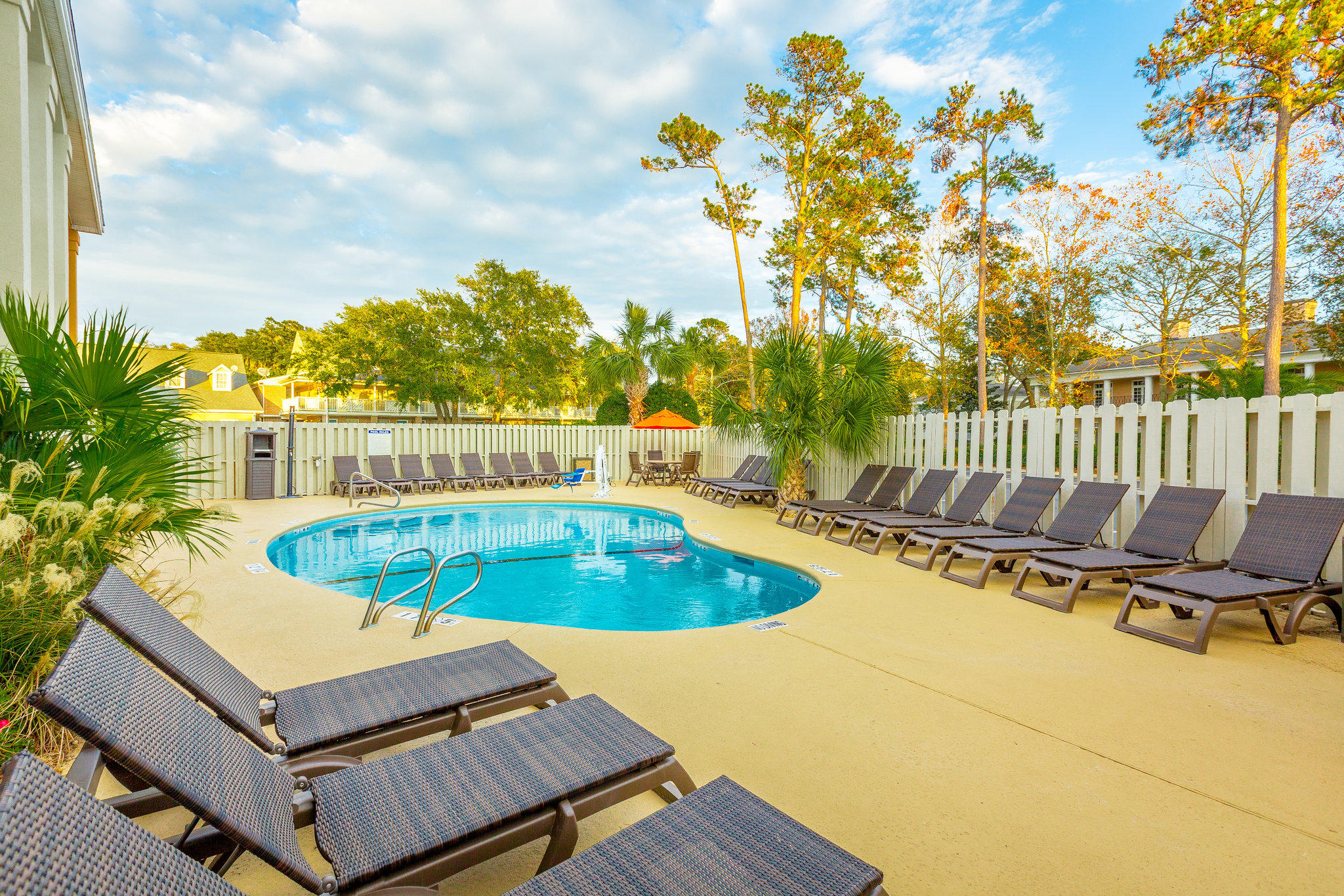 Holiday Inn Express Saint Simons Island Photo