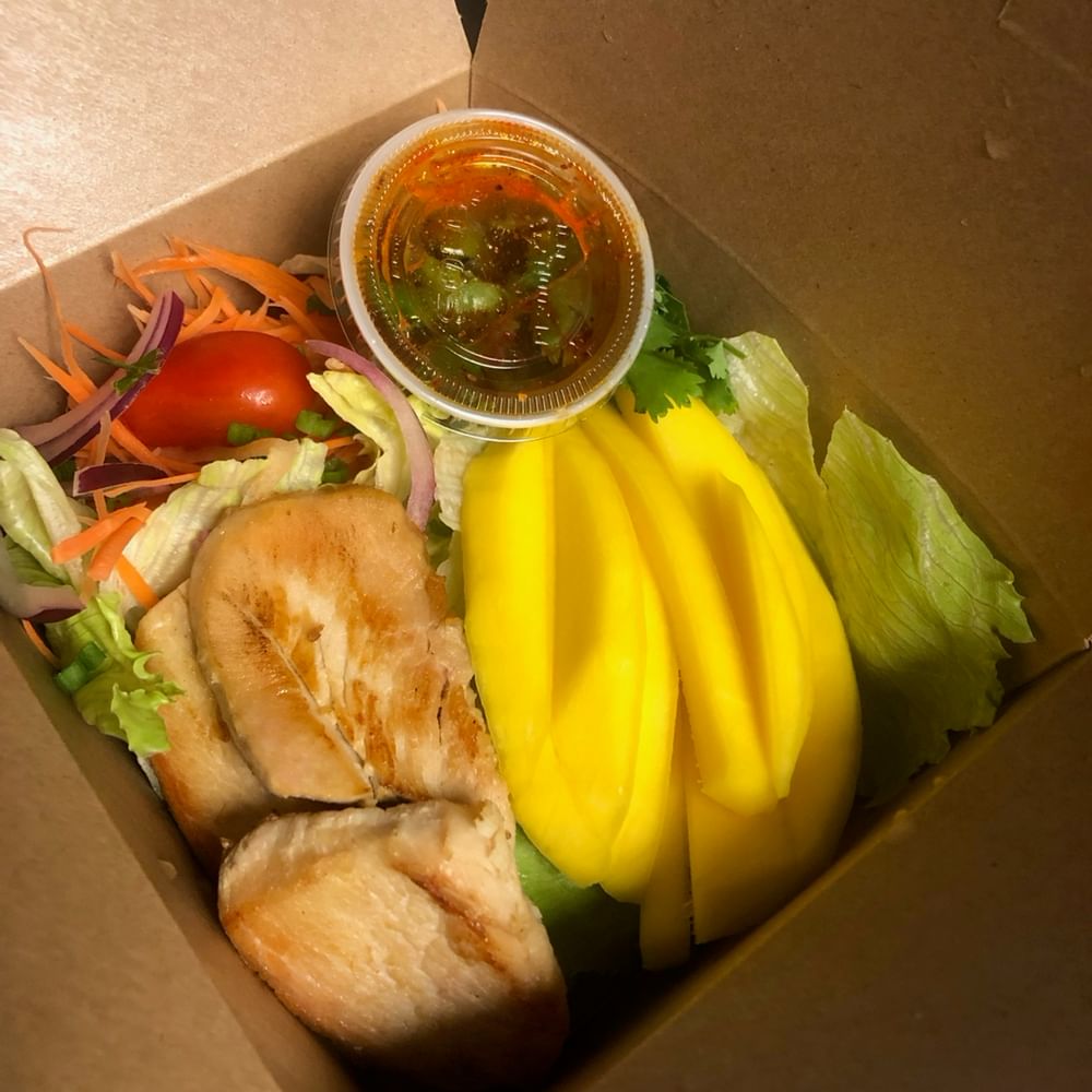 Grilled Chicken Mango Salad