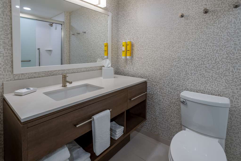 Tru by Hilton Pensacola Airport Medical Center Image