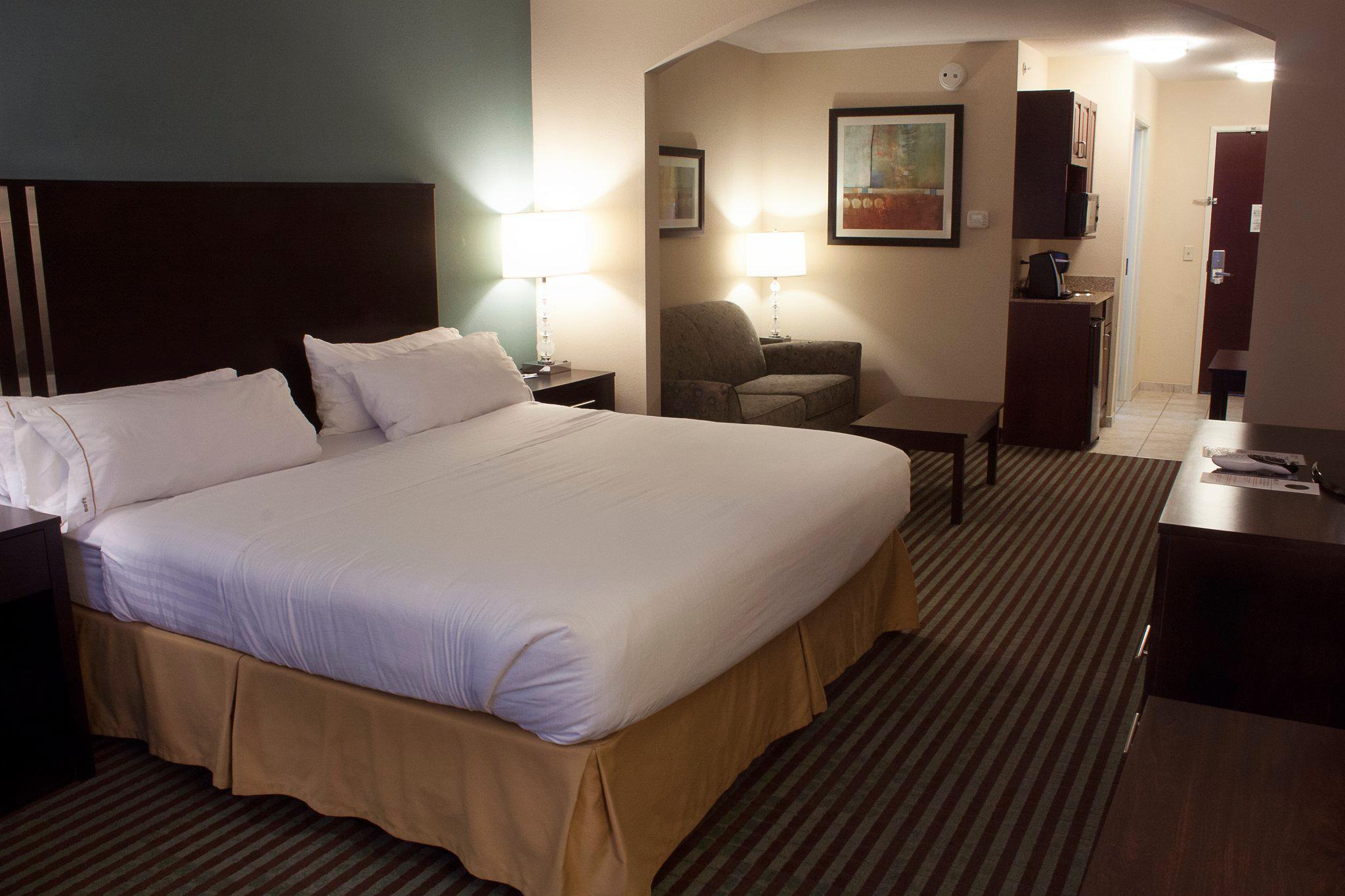 Holiday Inn Express & Suites Youngstown West - Austintown Photo