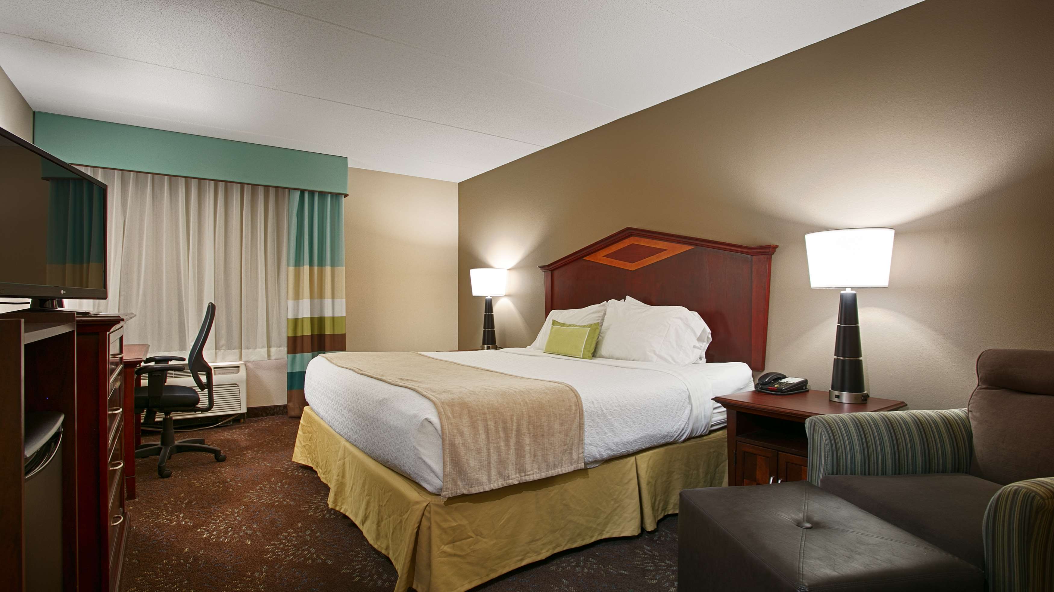 Best Western Plus Willmar Photo