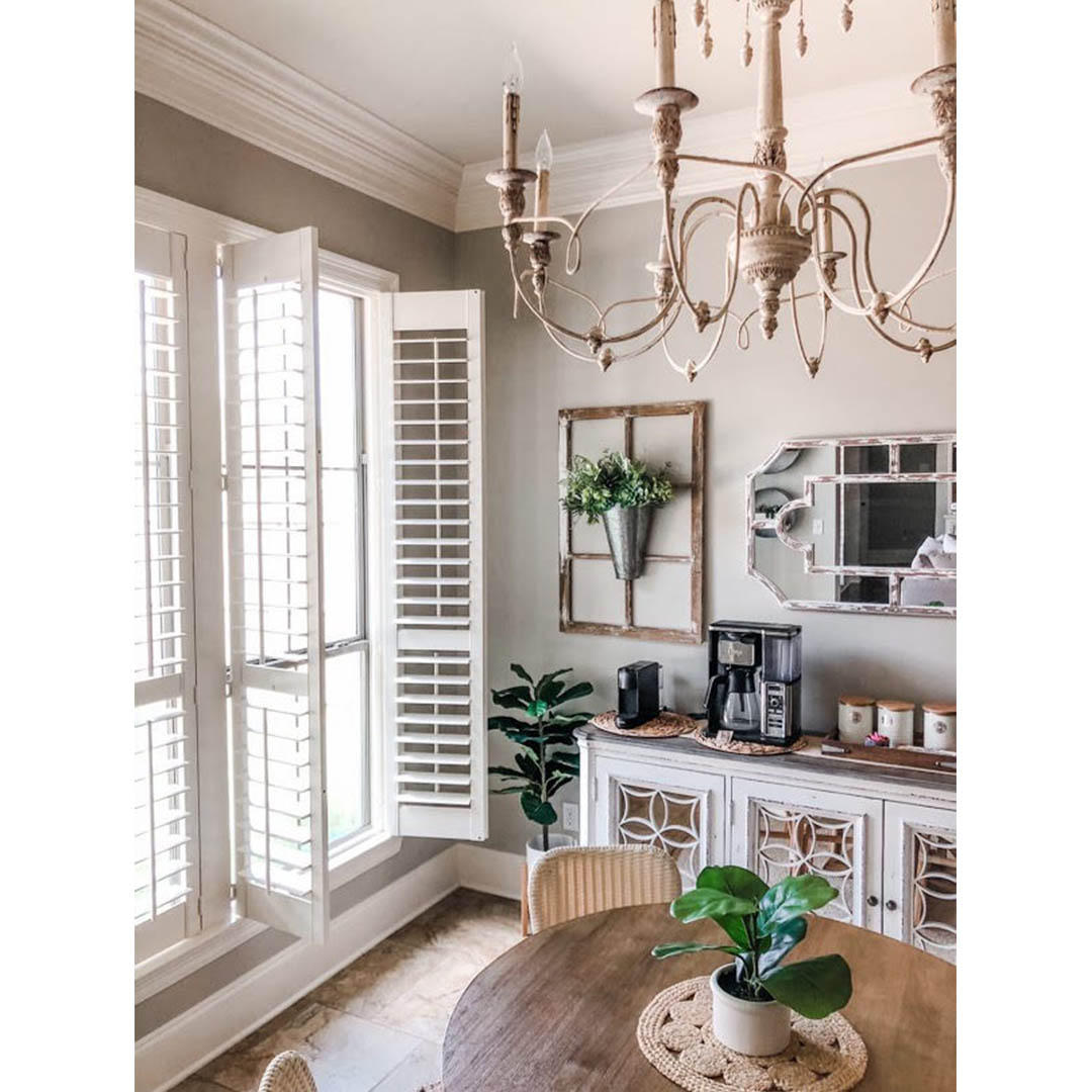 Make every meal remarkable with classic plantation shutters that evoke timeless style and sophistication. (Photo credit: @katiedlewis)