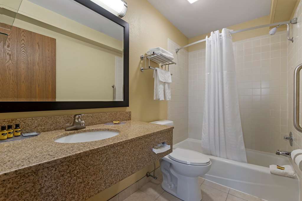 Best Western Plus Altoona Inn Image