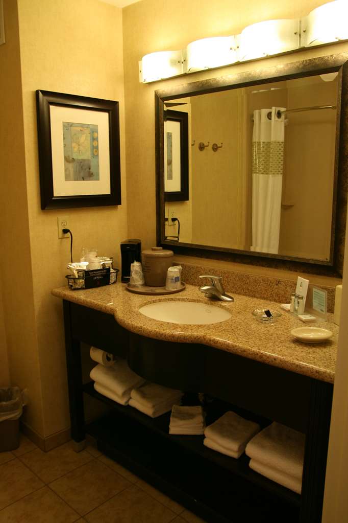 Hampton Inn & Suites Barstow Image