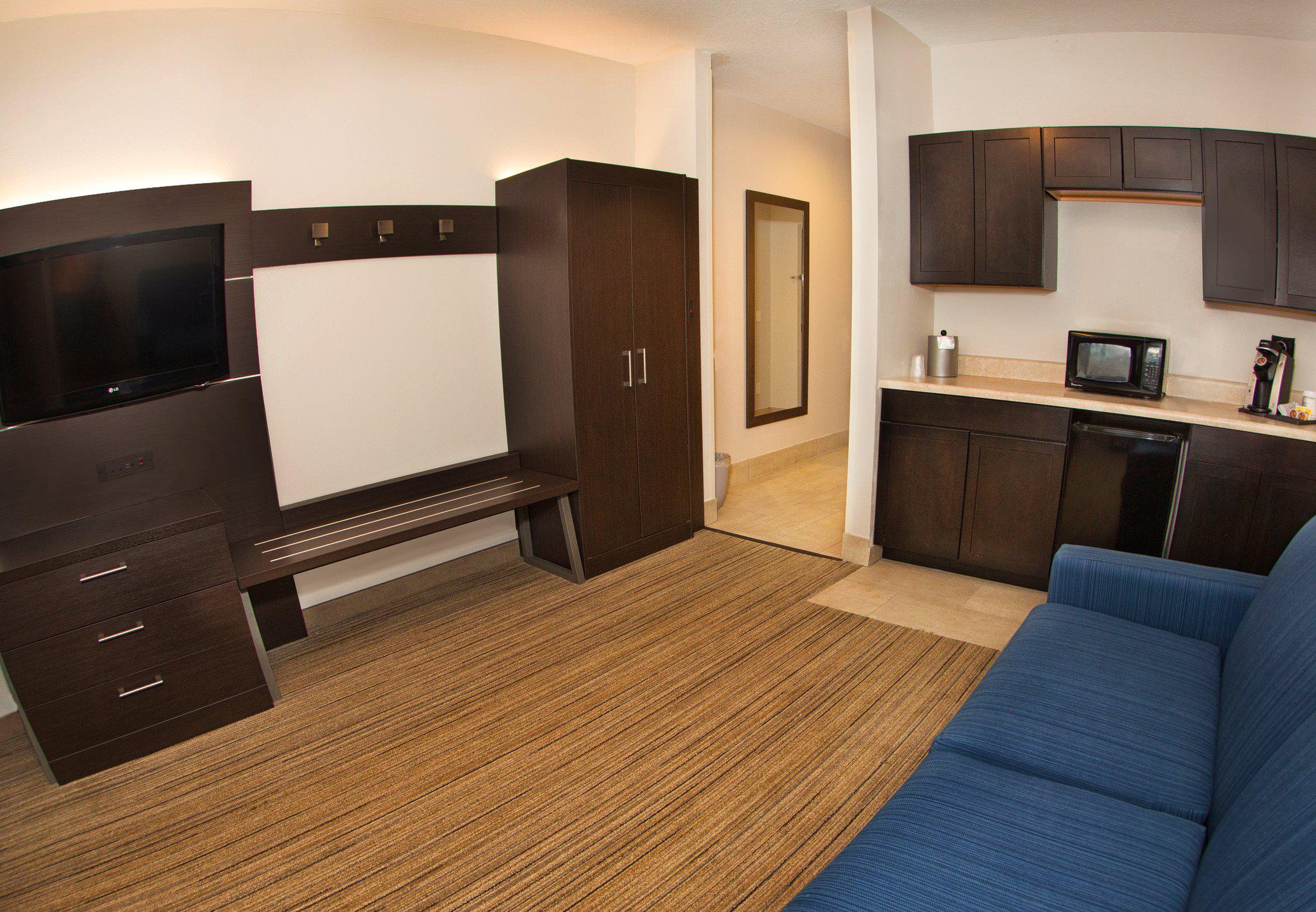 Holiday Inn Express & Suites Port Charlotte Photo