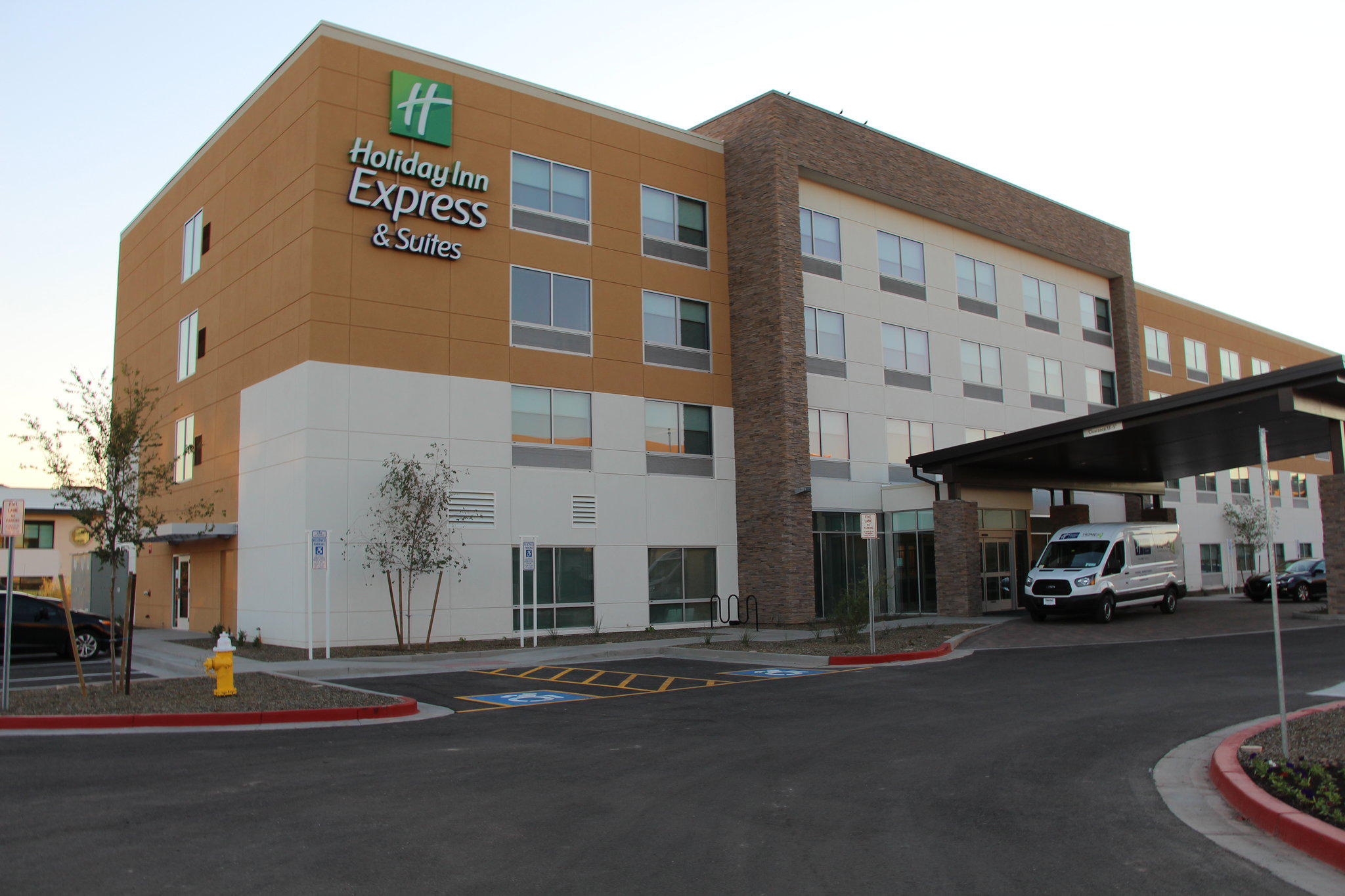 Holiday Inn Express & Suites Phoenix - Airport North Photo