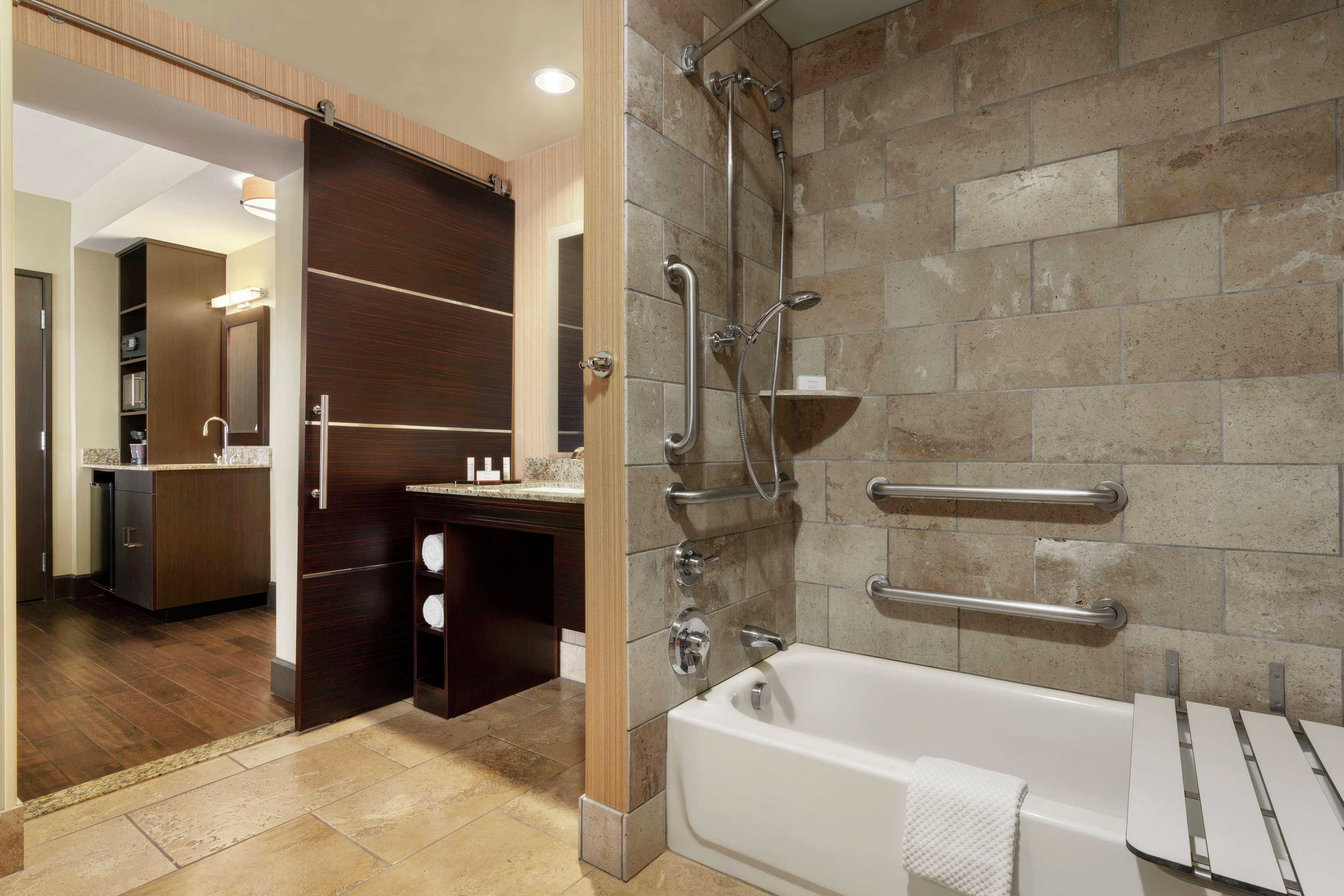 Guest room bath