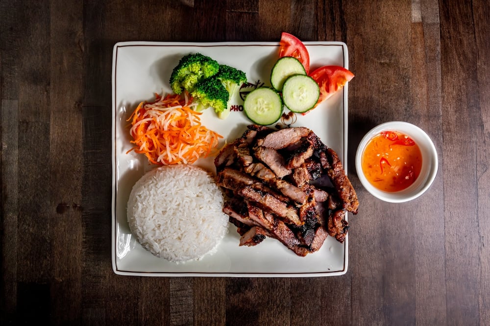 Grilled Pork Chop Rice / Com Suon Nuong