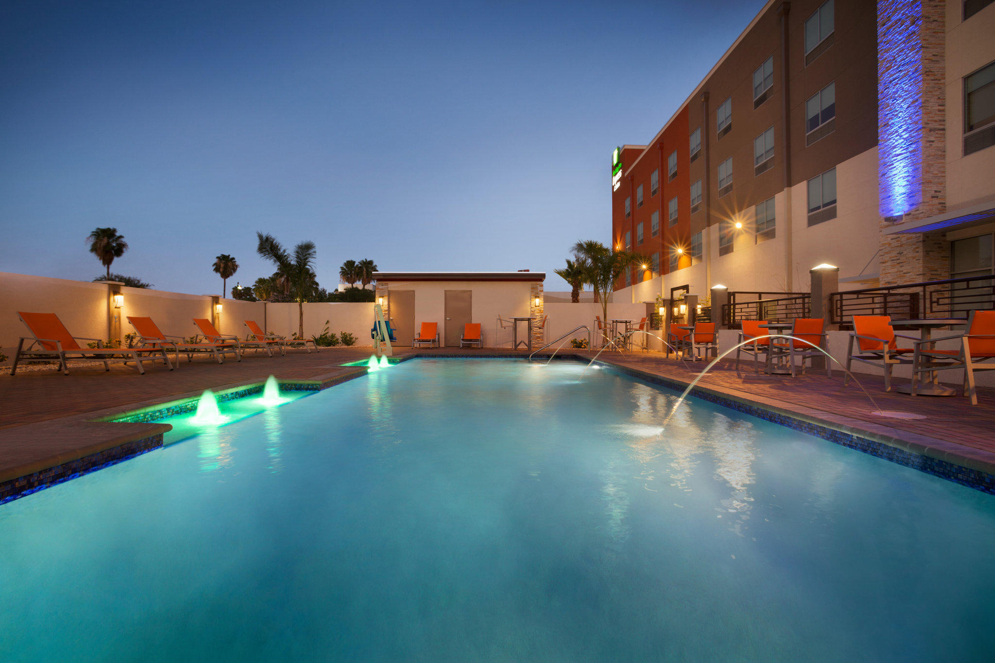 Holiday Inn Express & Suites McAllen - Medical Center Area Photo