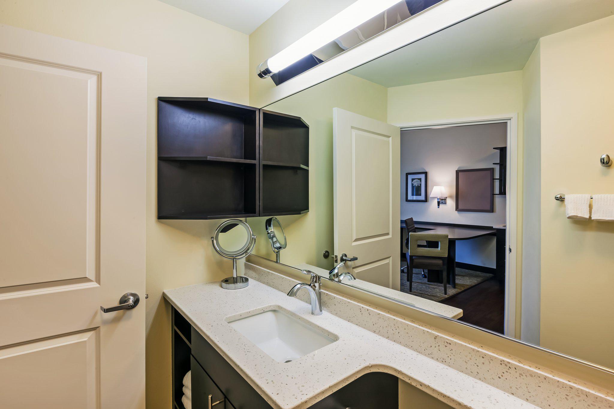 Candlewood Suites Lenexa - Overland Park Area Photo