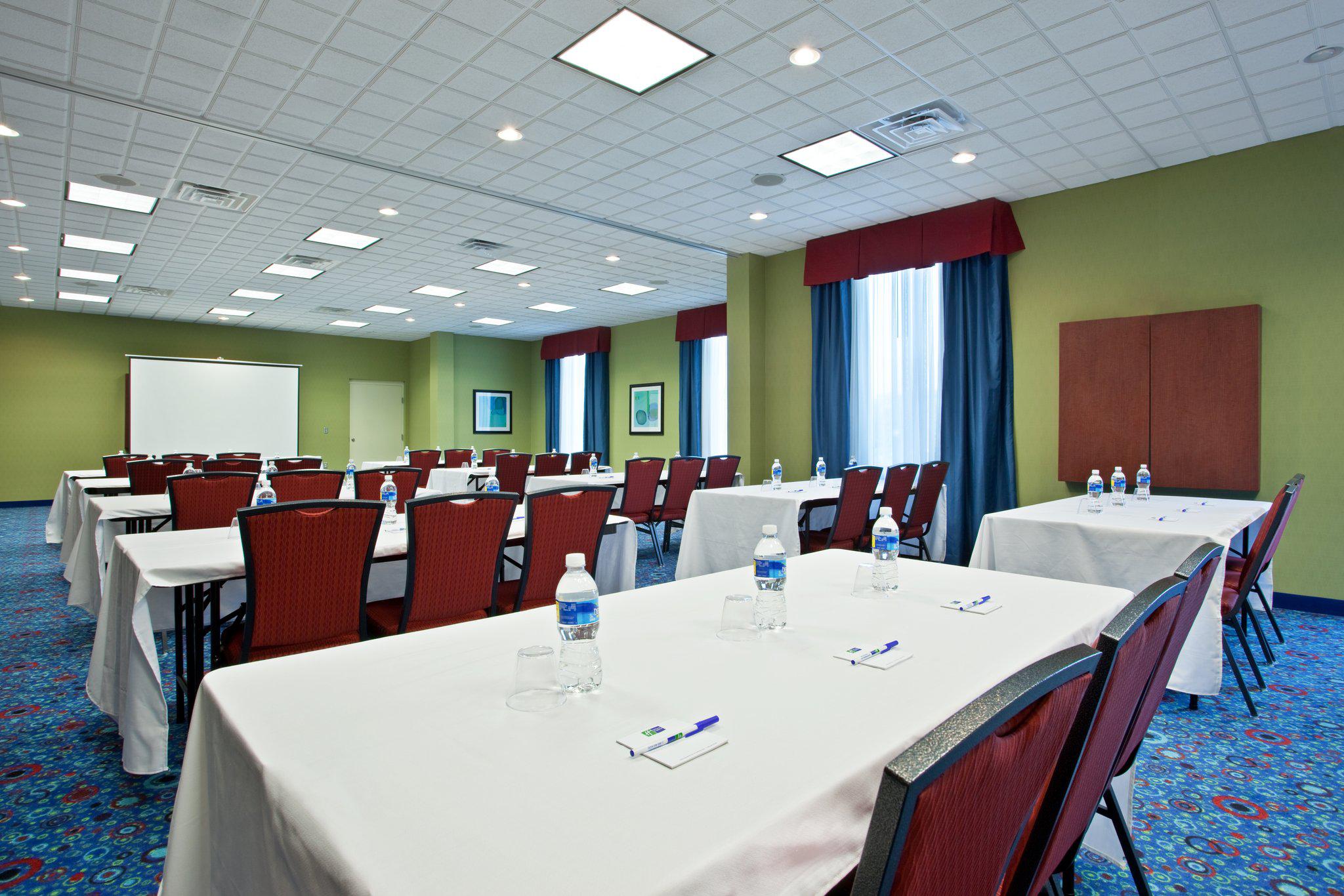 Holiday Inn Express & Suites Akron Regional Airport Area Photo