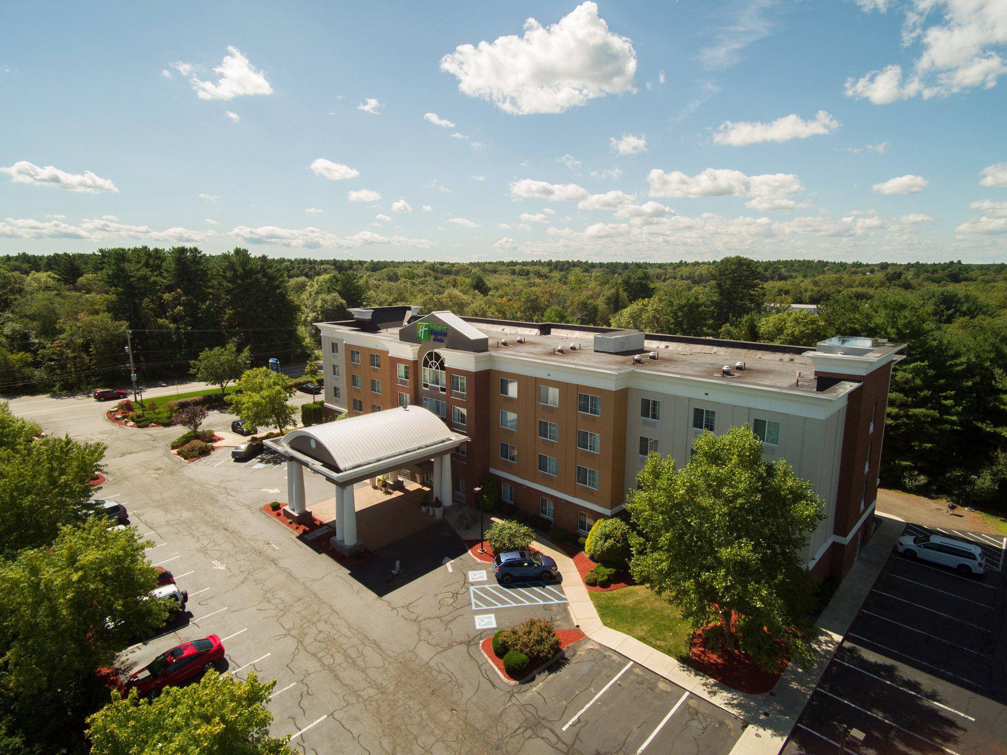 Holiday Inn Express & Suites Middleboro Raynham Photo