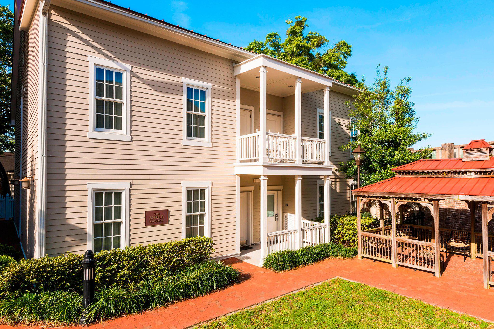 Residence Inn by Marriott Savannah Downtown/Historic District Photo