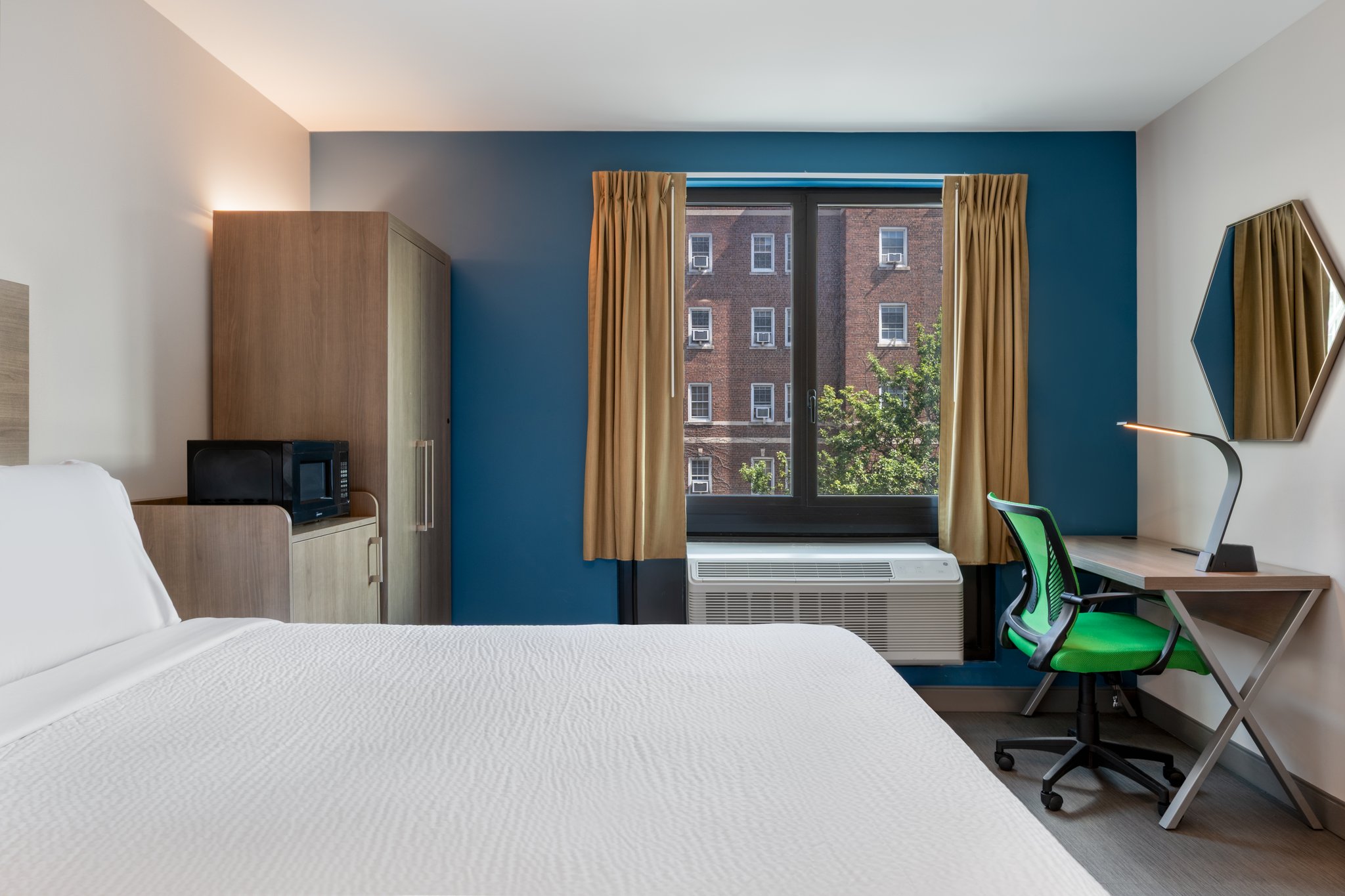 Holiday Inn Express & Suites Bronx - Zoo Area by IHG Image