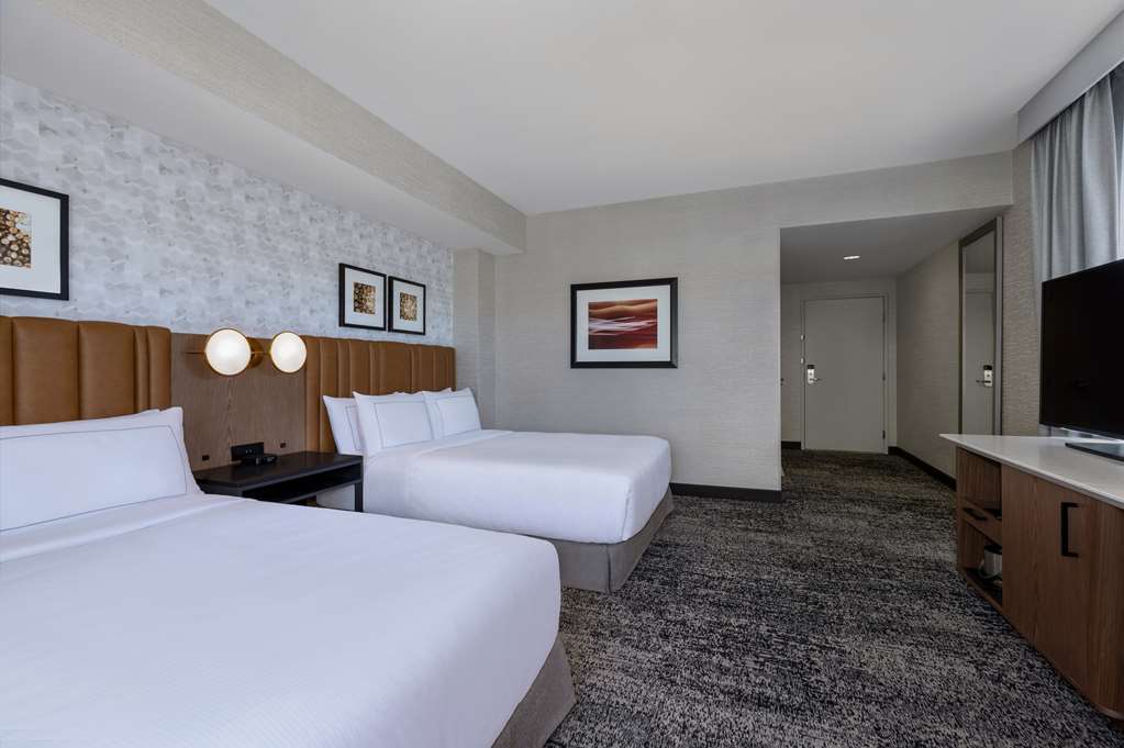 DoubleTree by Hilton Las Vegas East Flamingo Image