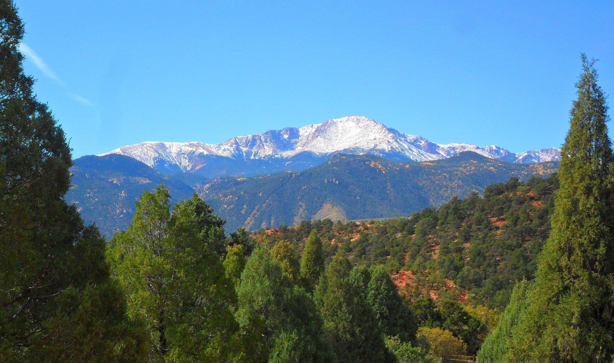 Holiday Inn Express & Suites Colorado Springs North Photo