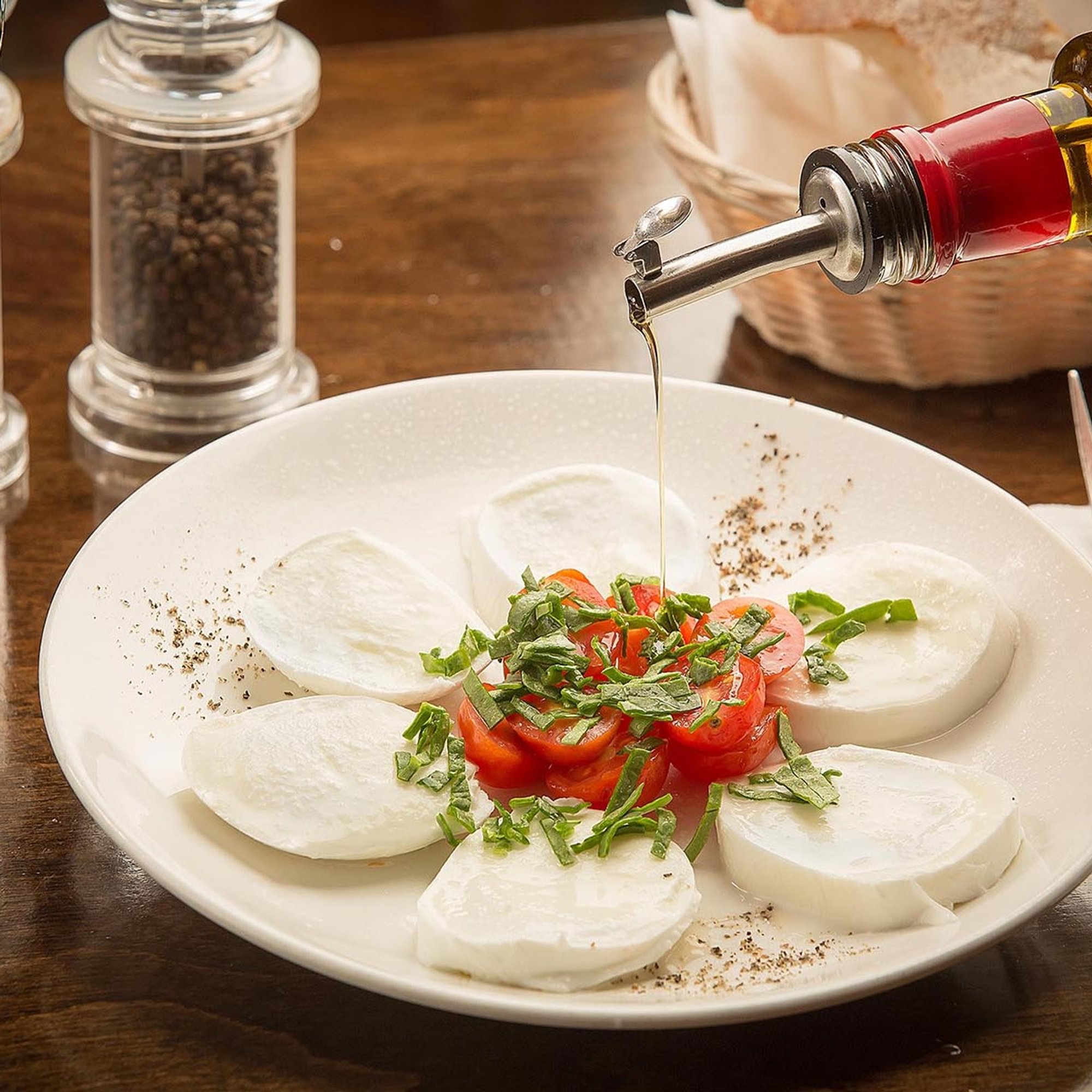 Mozzarella De Bufala Caprese (Napolitana)