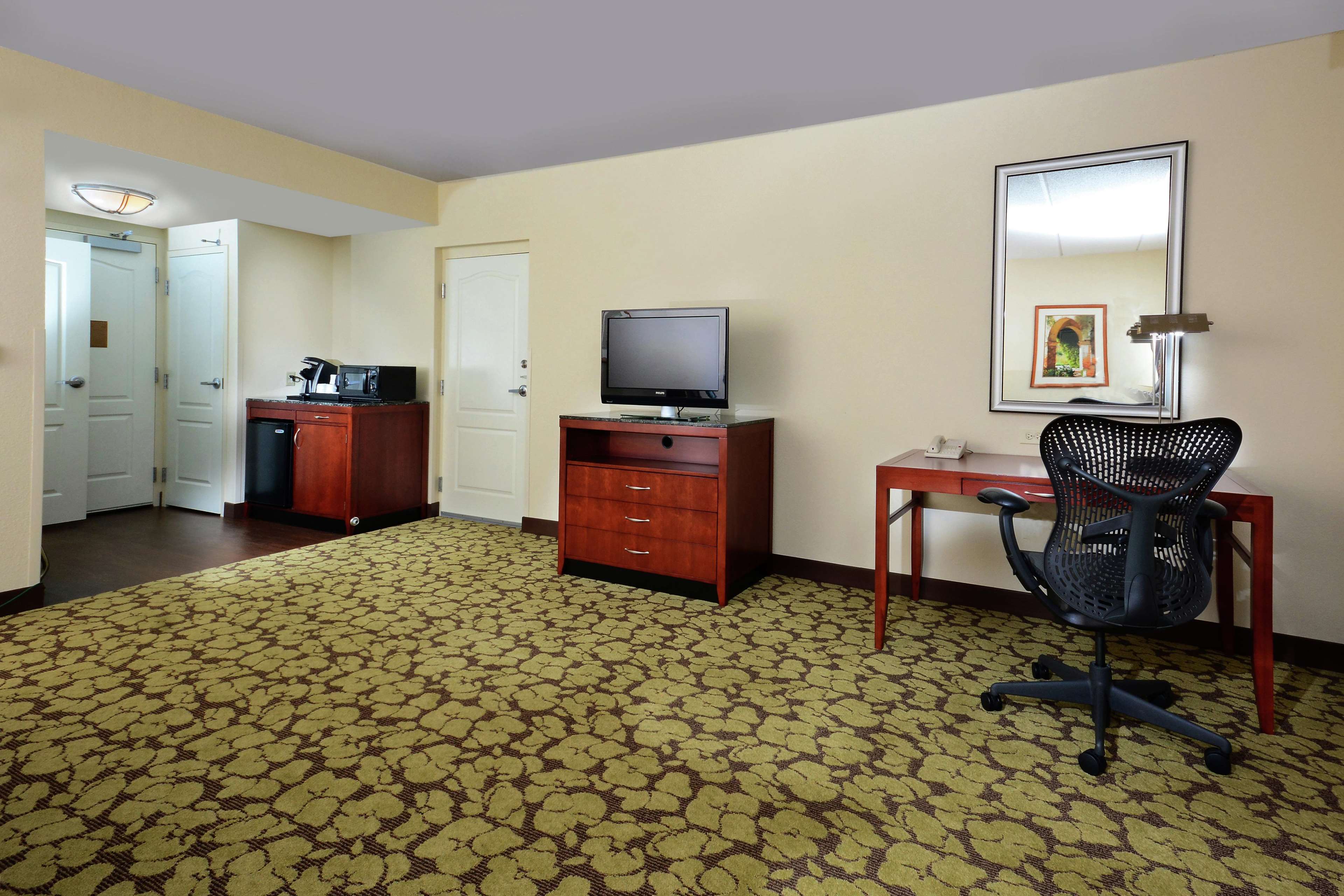 Hilton Garden Inn Raleigh Triangle Town Center Photo