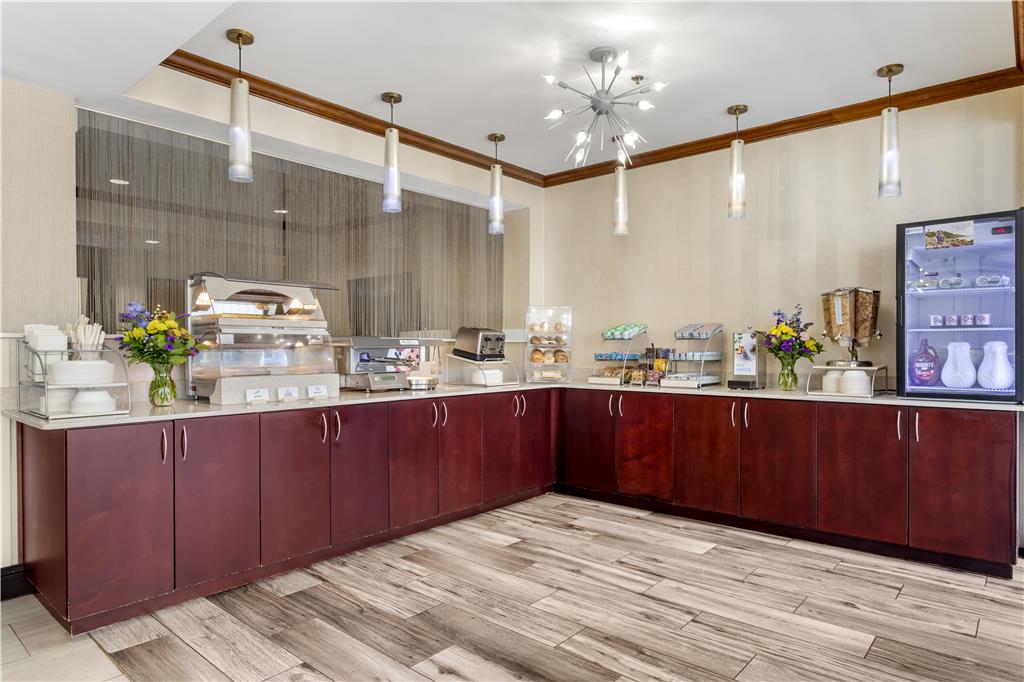 Best Western Plus River Escape Inn & Suites Image