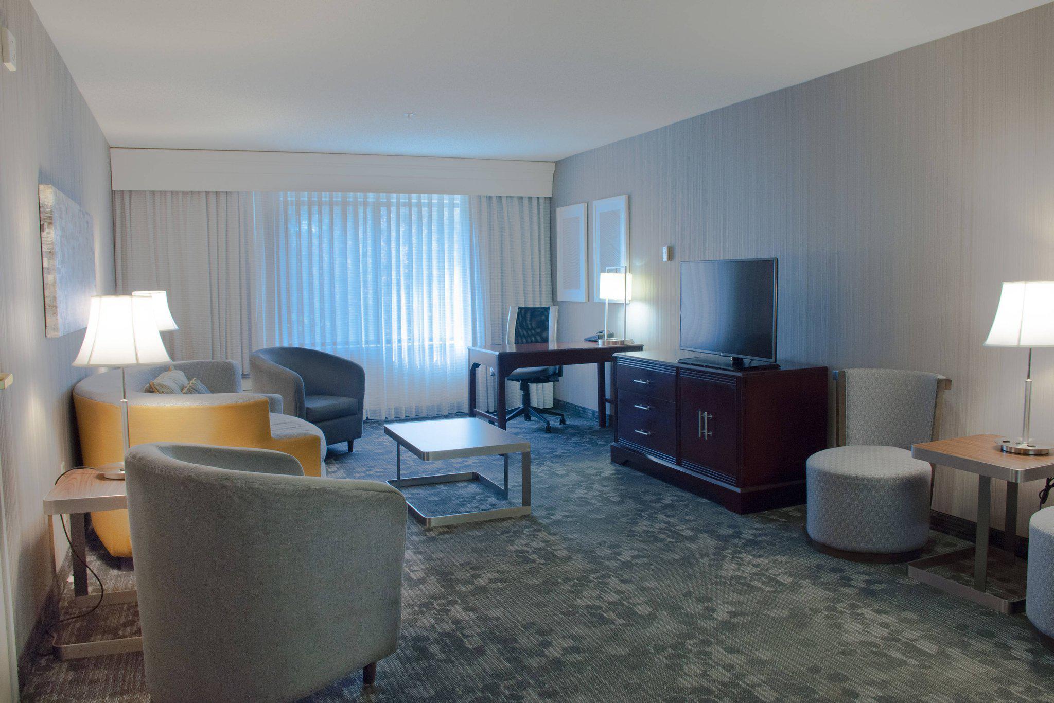 Courtyard by Marriott Colorado Springs South Photo