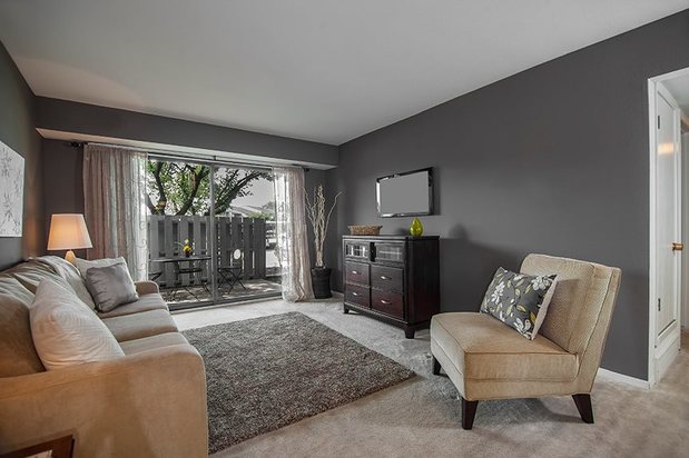 Images Three Oaks Apartments