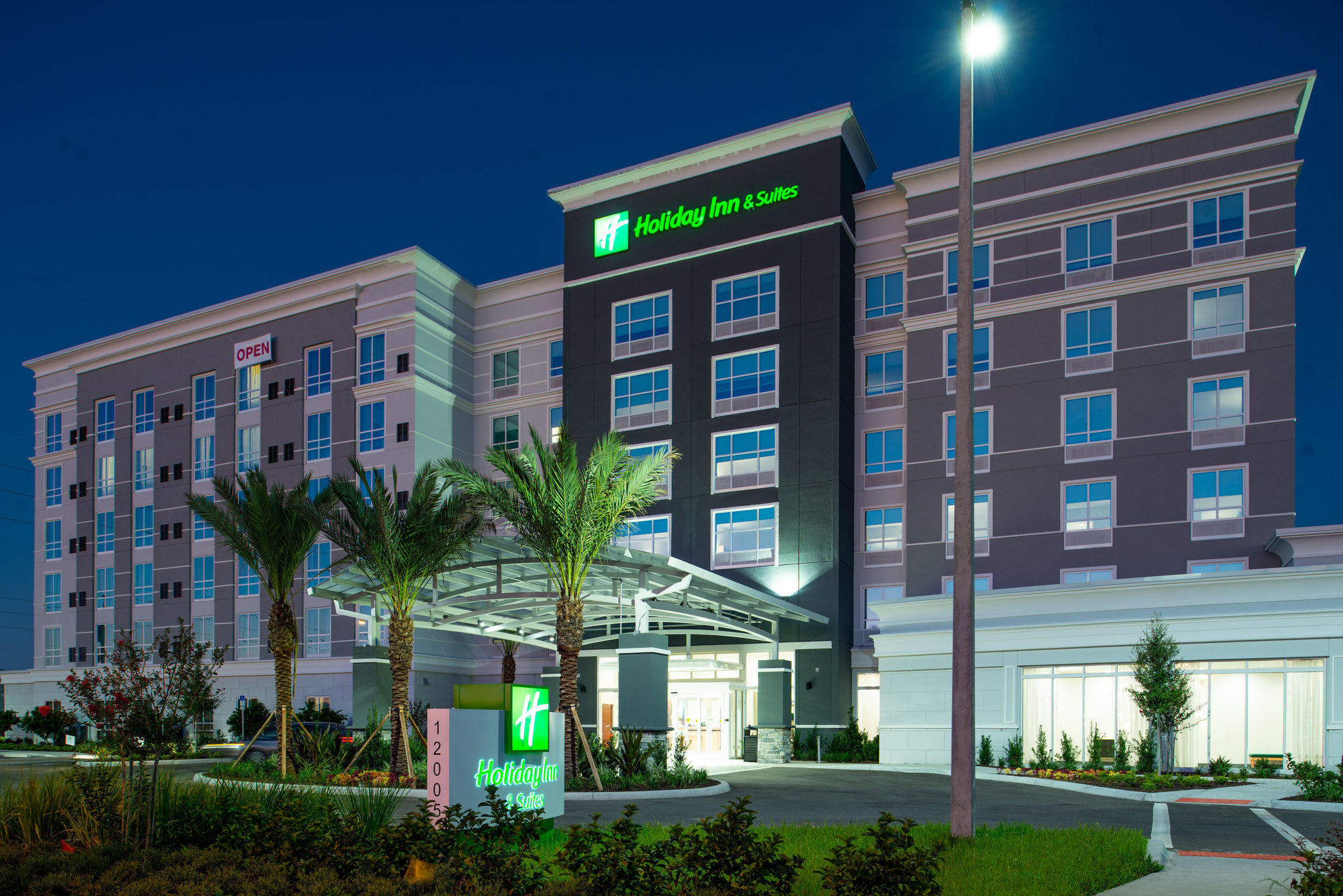 Holiday Inn & Suites Orlando - International Dr S Photo