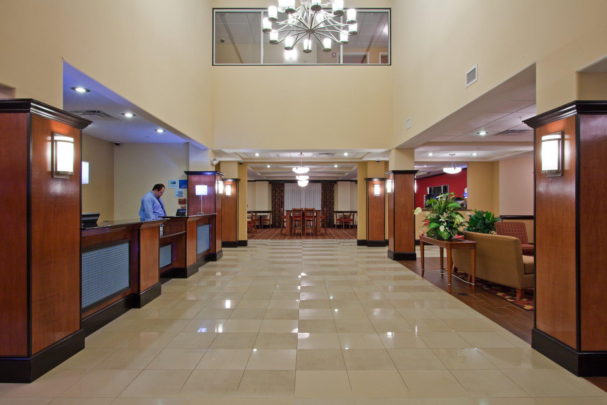 Holiday Inn Express & Suites Bainbridge Photo