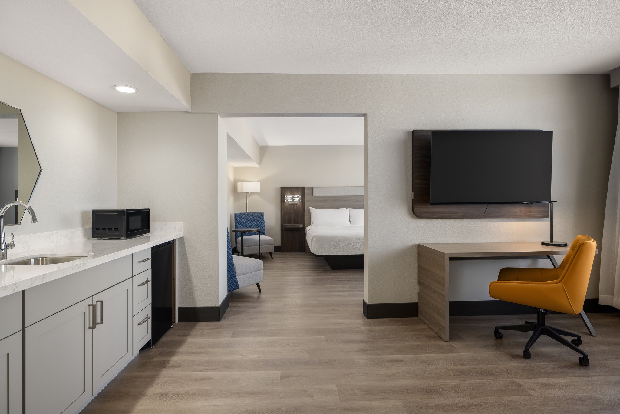 Holiday Inn Express & Suites Phoenix - Midtown by IHG Image