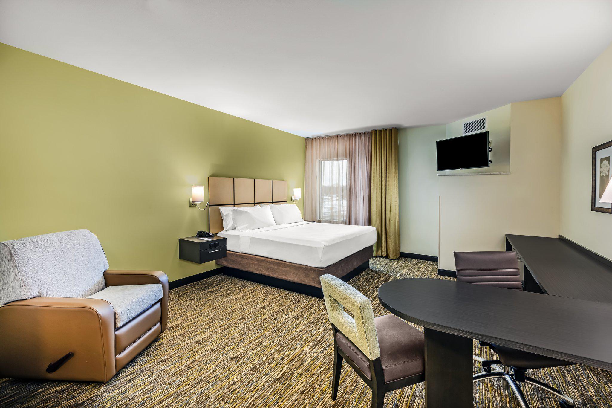 Candlewood Suites Lenexa - Overland Park Area Photo